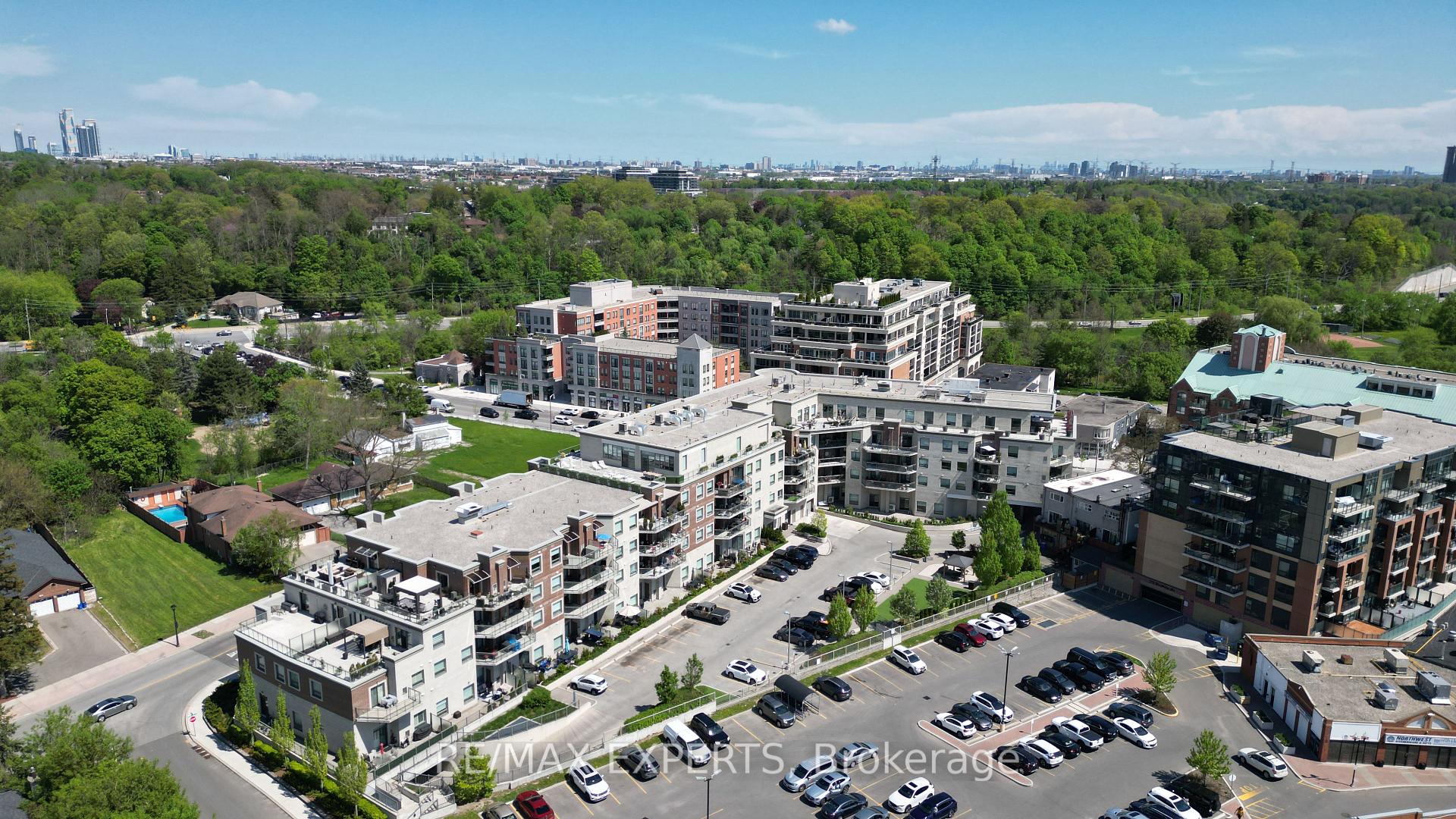 1 Bedroom Condo at 86 Woodbridge, Vaughan For sale