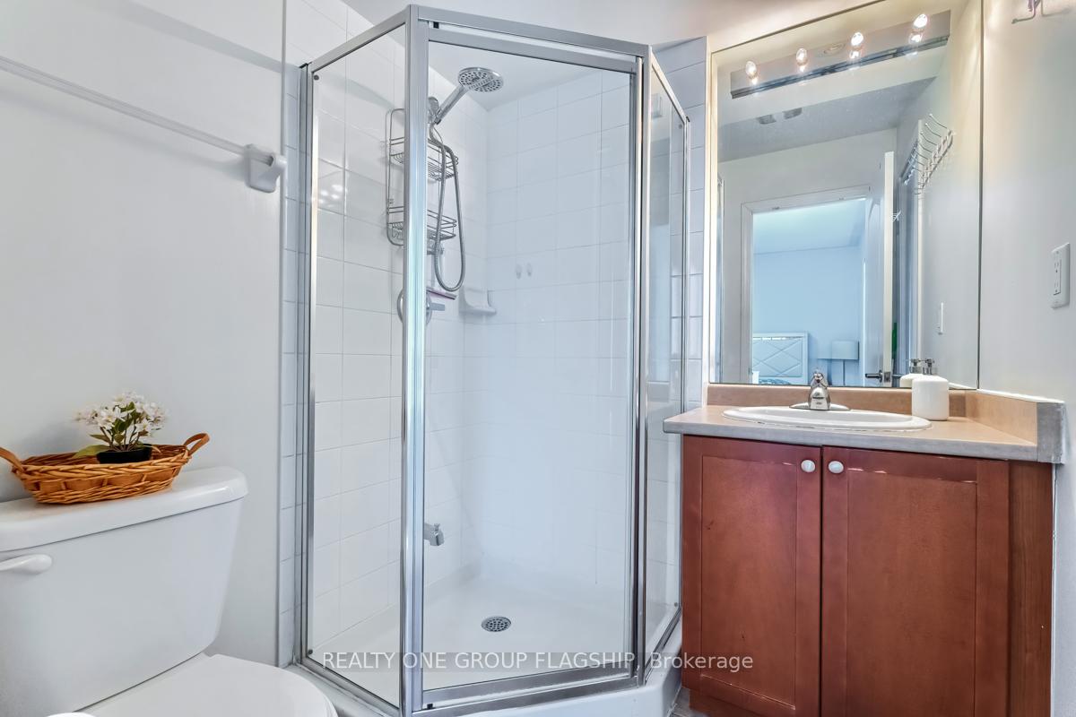 3 Bedrooms Condo at 3185 Boxford,  Mississauga For sale
