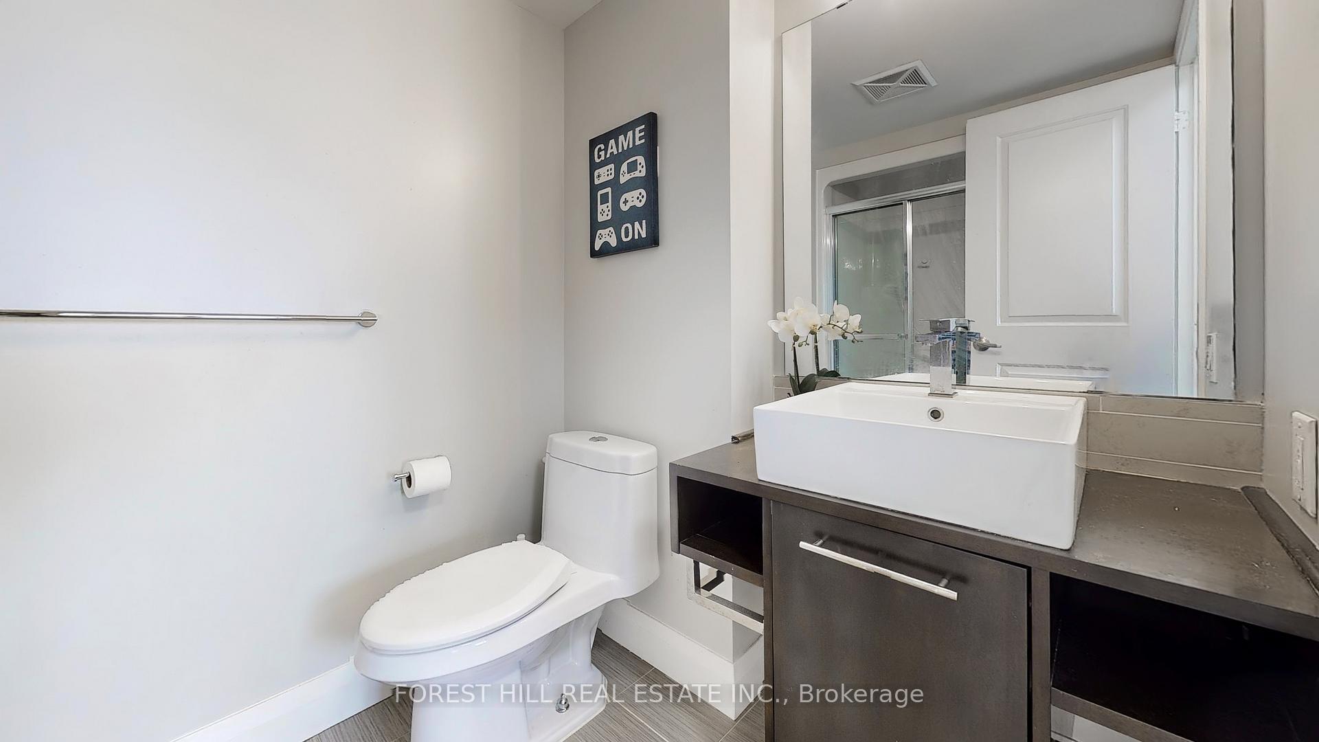 2 Bedrooms Condo at 190 Borough, Toronto For sale