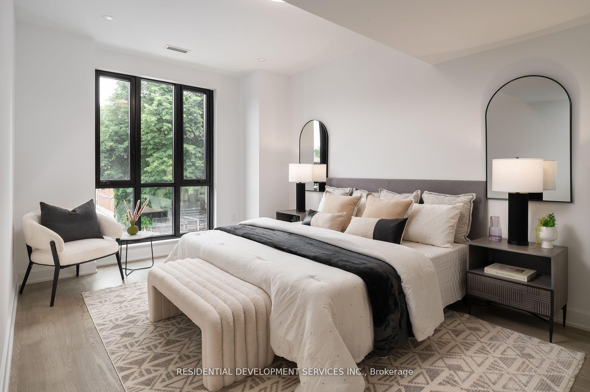 3 Bedrooms Condo at 1 Strathgowan,  Toronto For sale