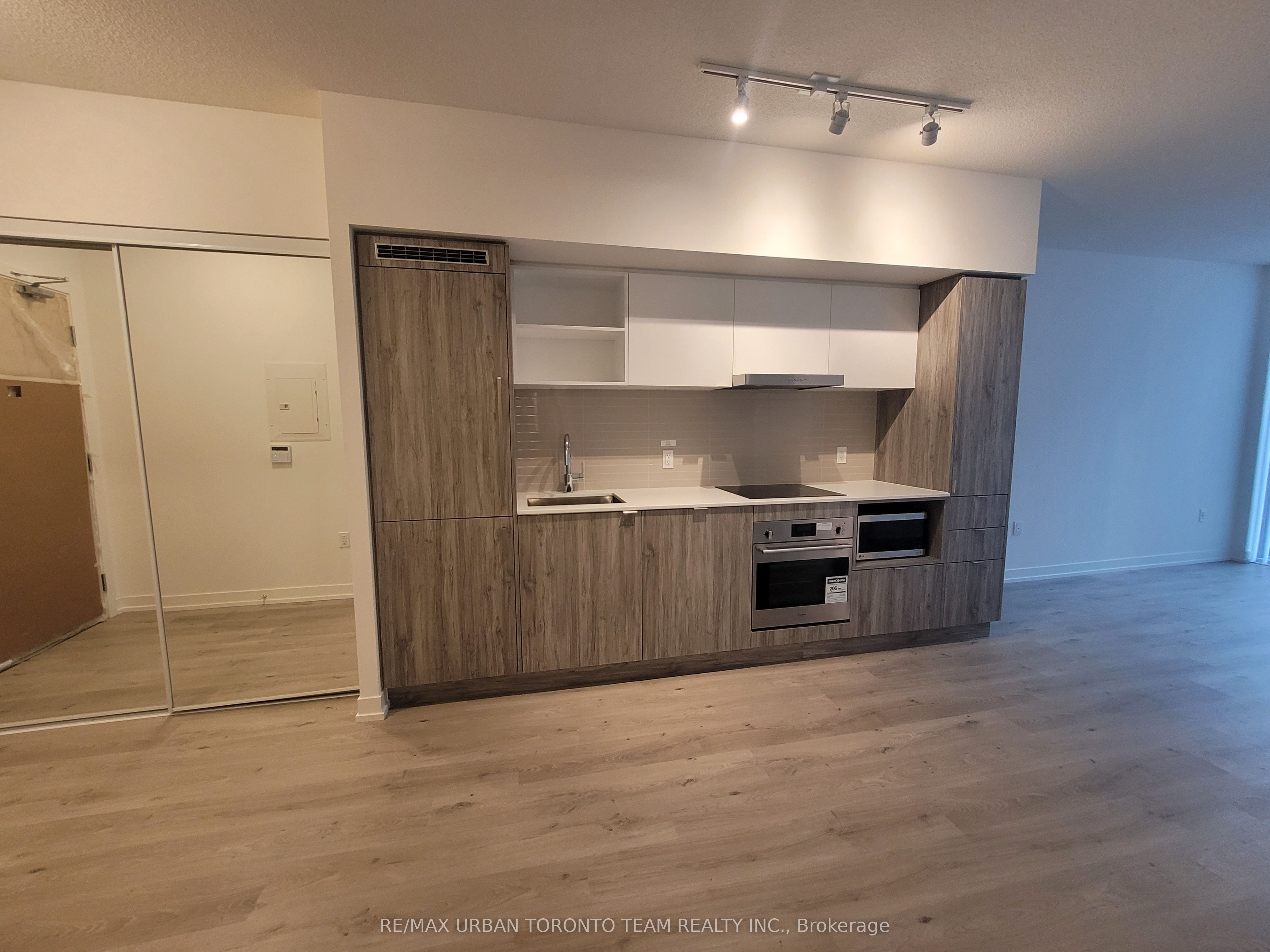 138 Downes Street, #1001