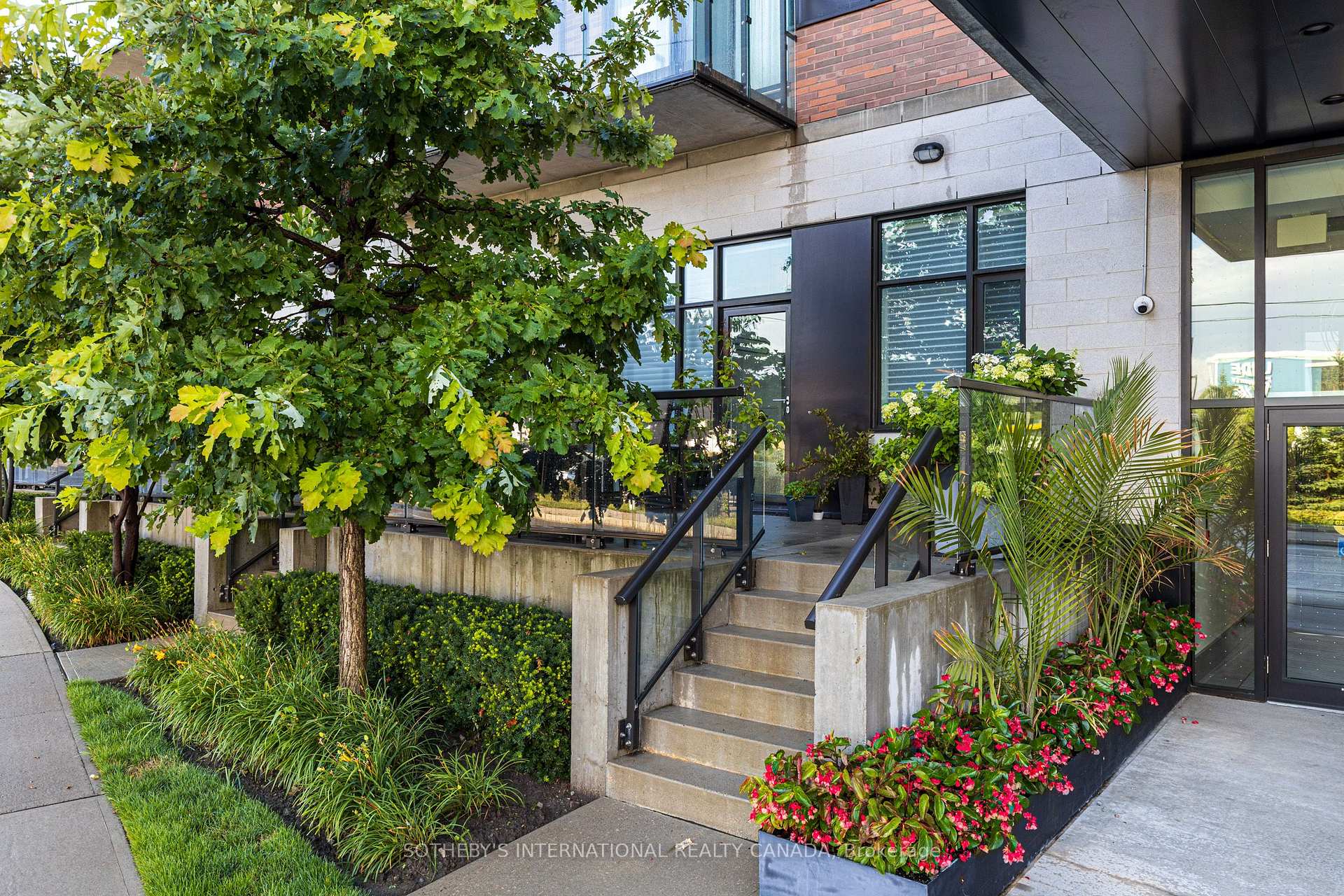 4 Bedrooms Condo at 25 Malcolm, Toronto For sale