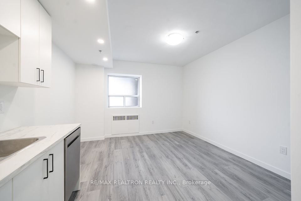 #112 - 1524 Lawrence Avenue, Toronto, ON M6L 1B7