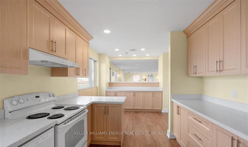 2 Bedrooms Condo at 41 Markbrook,  Toronto For sale