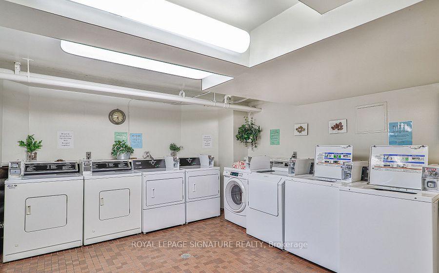 2 Bedrooms Condo at 212 St. George, Toronto For sale