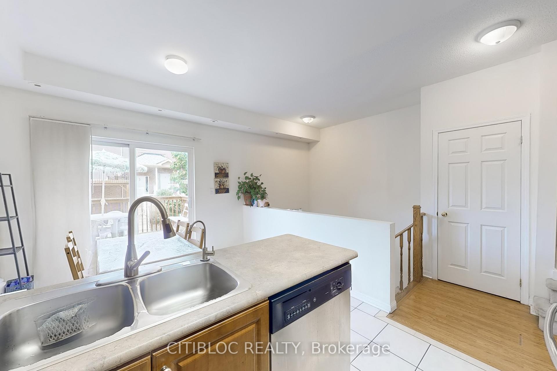 4 Bedrooms Condo at 3029 Finch, Toronto For sale