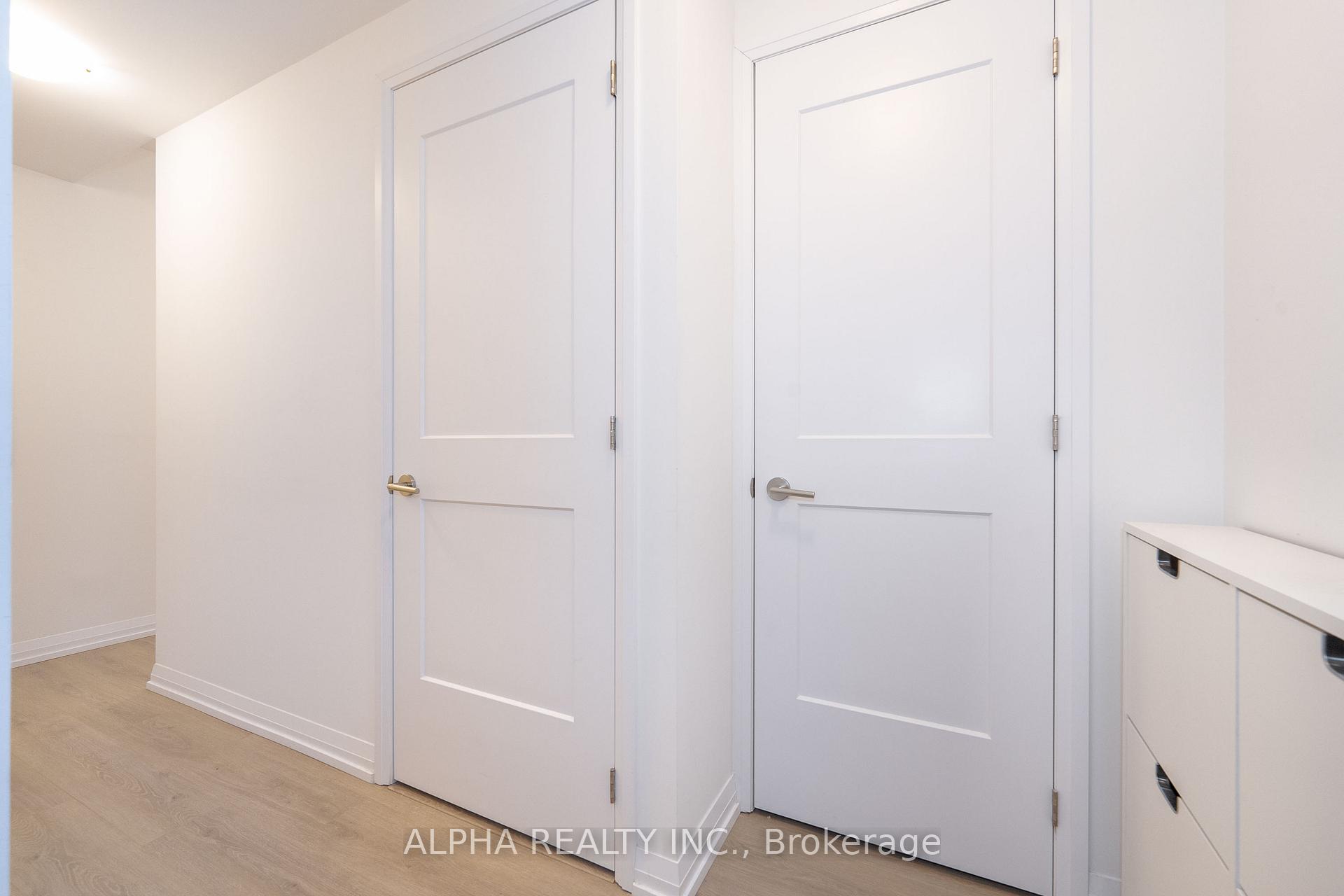 3 Bedrooms Condo at 50 Dunfield,  Toronto For sale