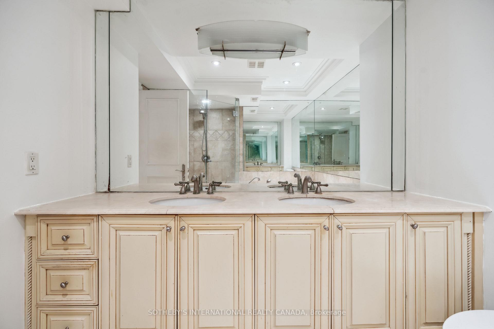 3 Bedrooms Condo at 16 Relmar, Toronto For sale