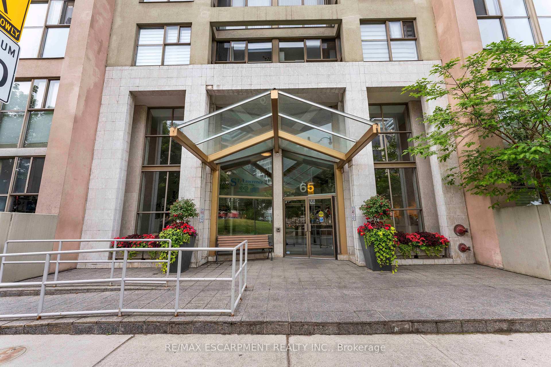 3 Bedrooms Condo at 65 Scadding, Toronto For sale