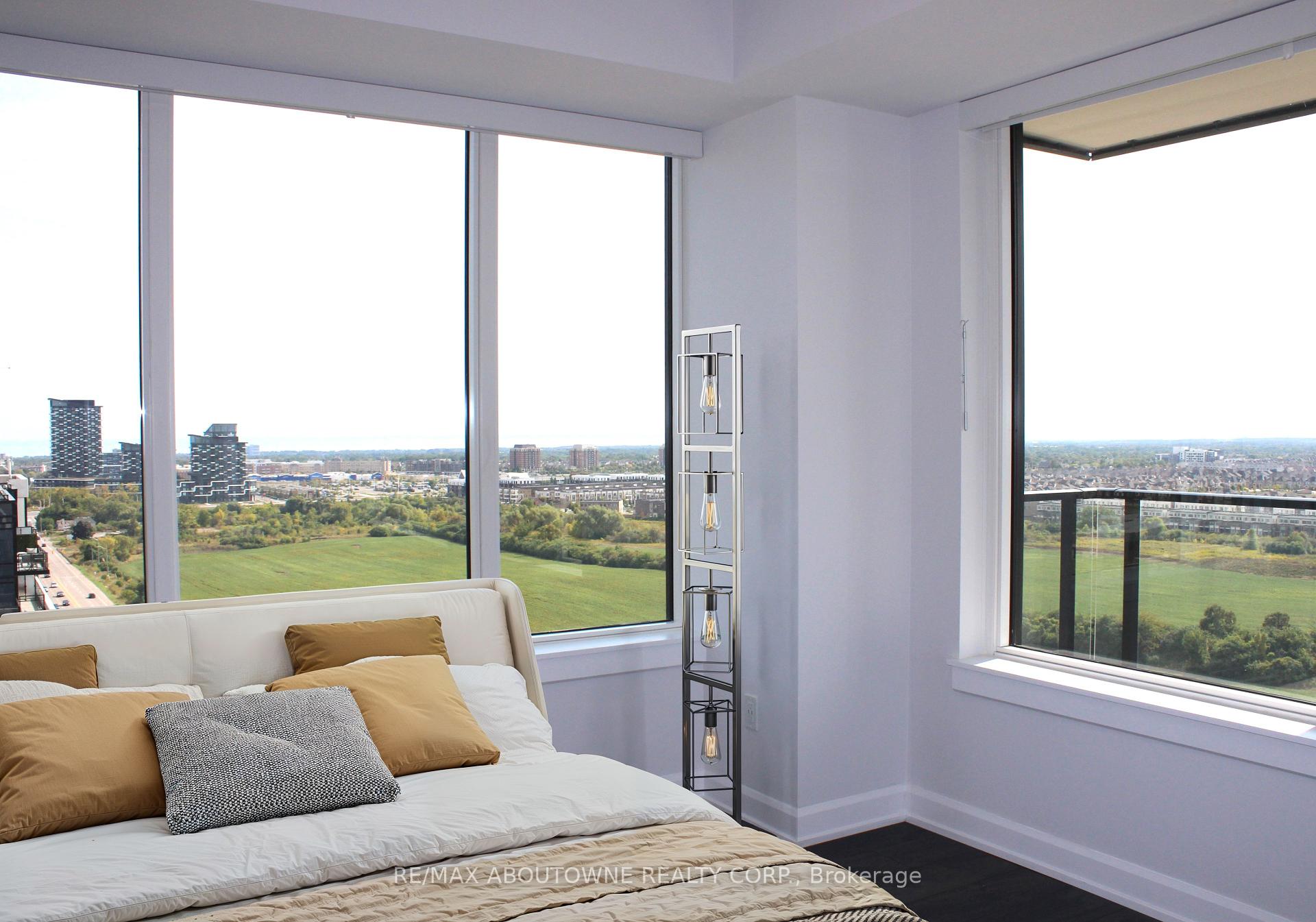 2 Bedrooms Condo at 3220 William Coltson, Oakville For sale