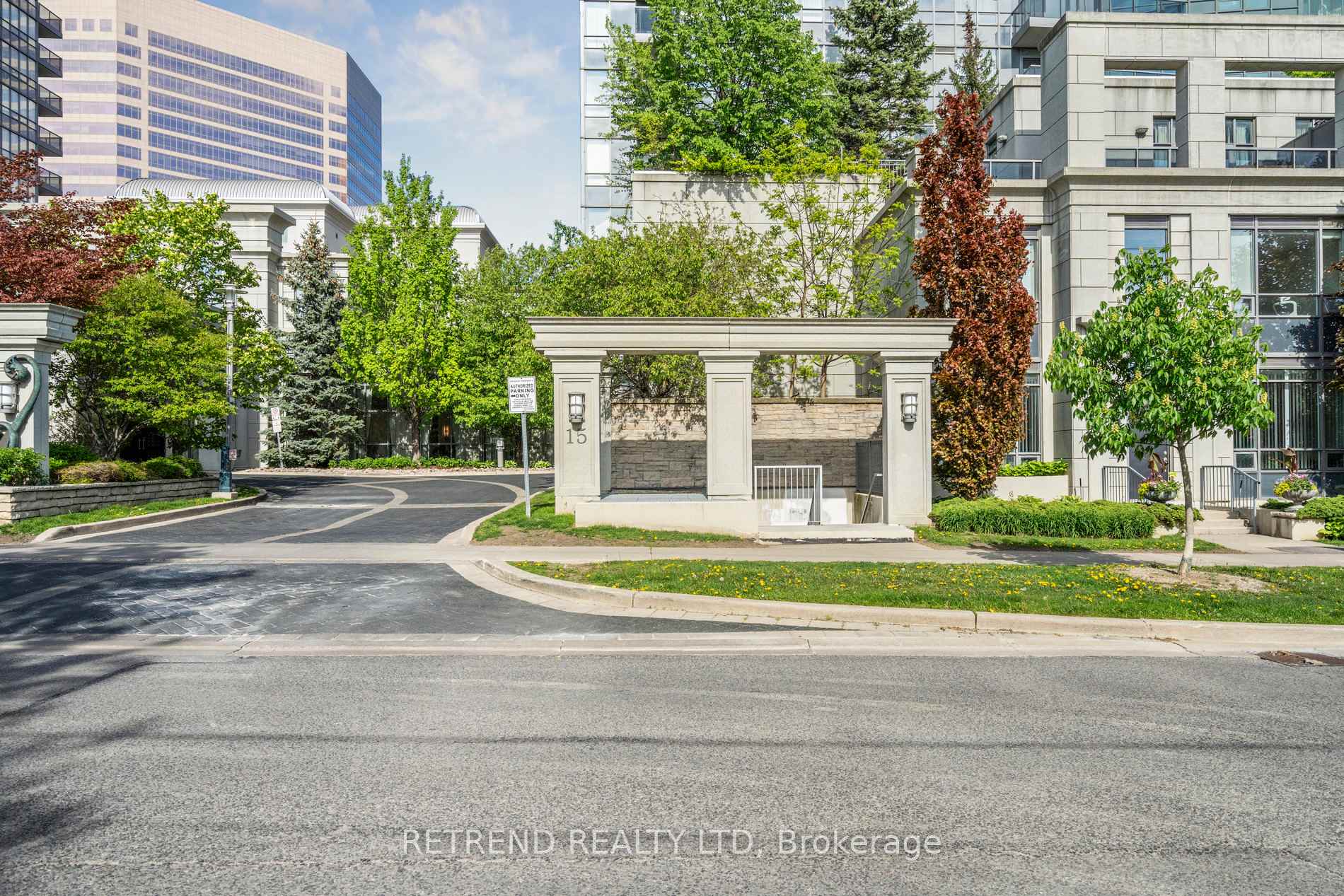 2 Bedrooms Condo at 15 Greenview, Toronto For sale