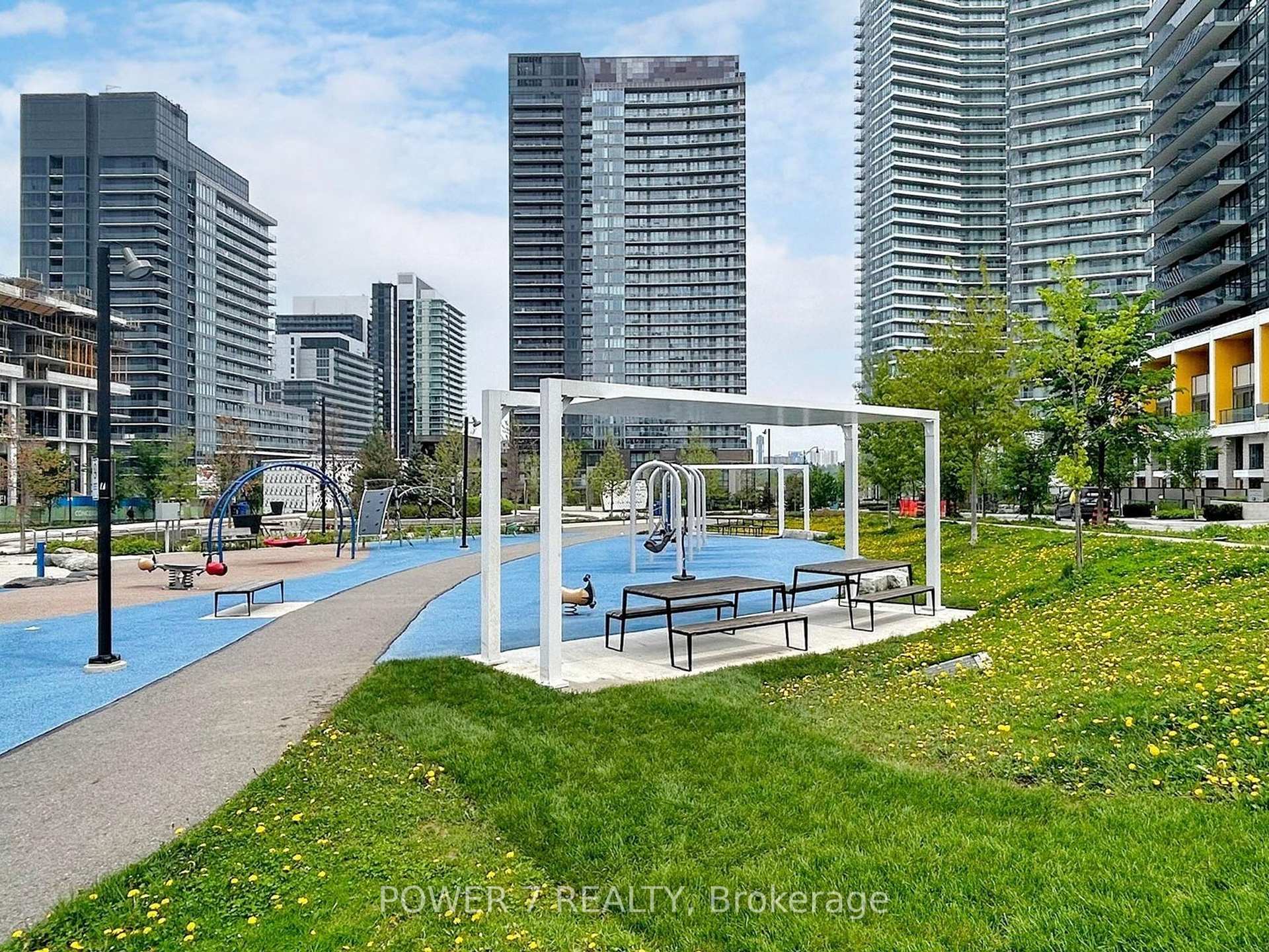 1 Bedroom Condo at 27 McMahon,  Toronto For sale