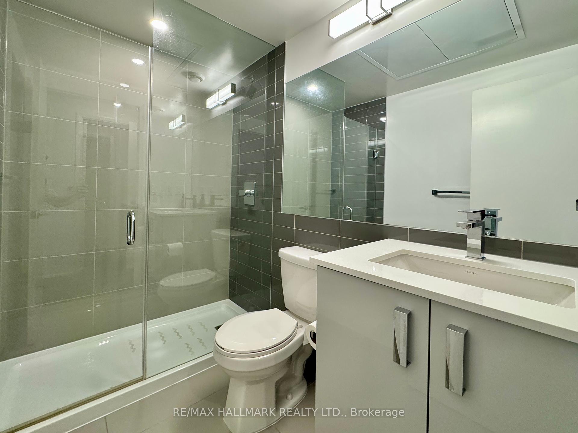 2 Bedrooms Condo at 26 Gibbs, Toronto For sale