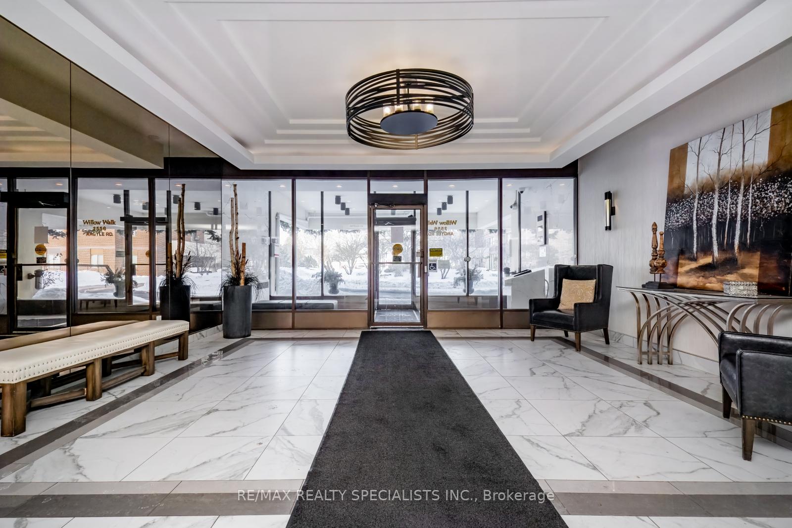 3 Bedrooms Condo at 2556 Argyle, Mississauga For sale