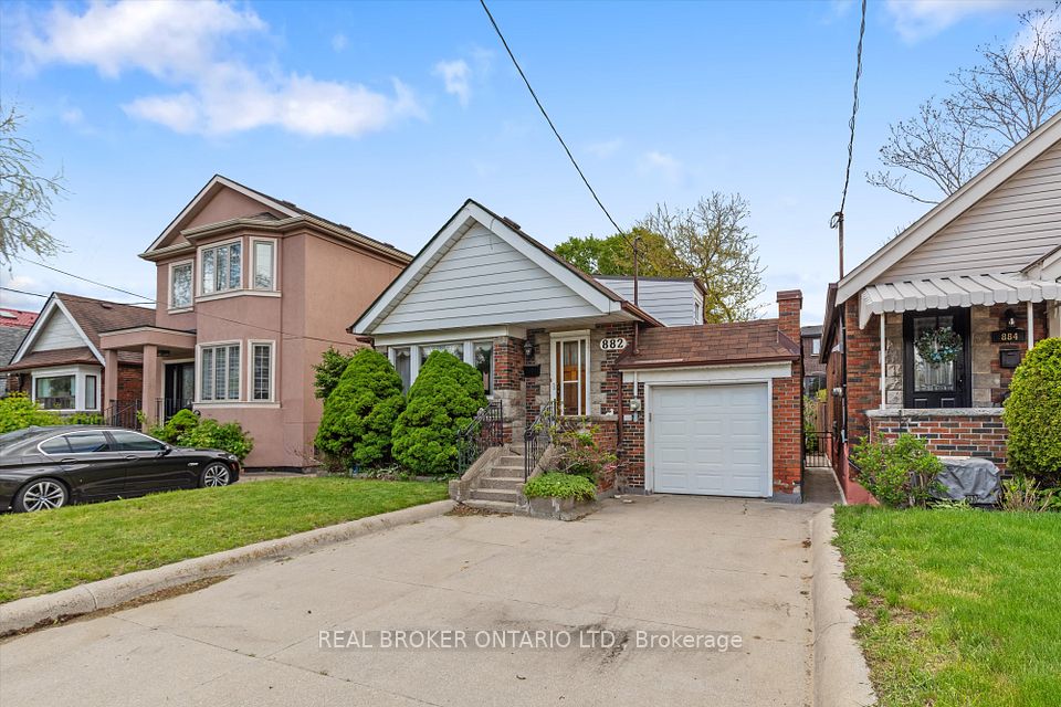 882 Coxwell Avenue, Toronto, ON M4C 3G2