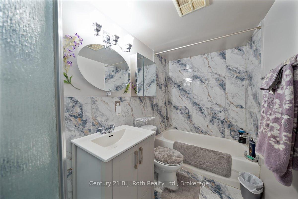 1 Bedroom Condo at 41 MARKBROOK, Toronto For sale