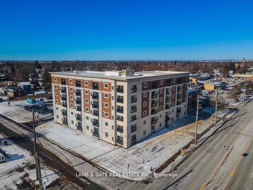 976 Simcoe Street