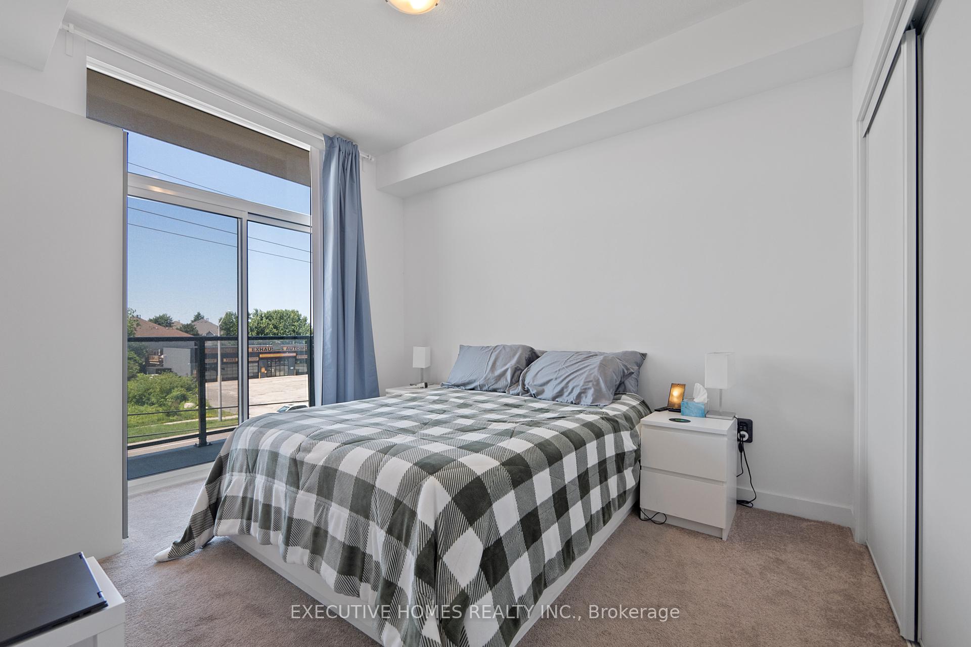 2 Bedrooms Condo at 450 Dundas, Hamilton For sale