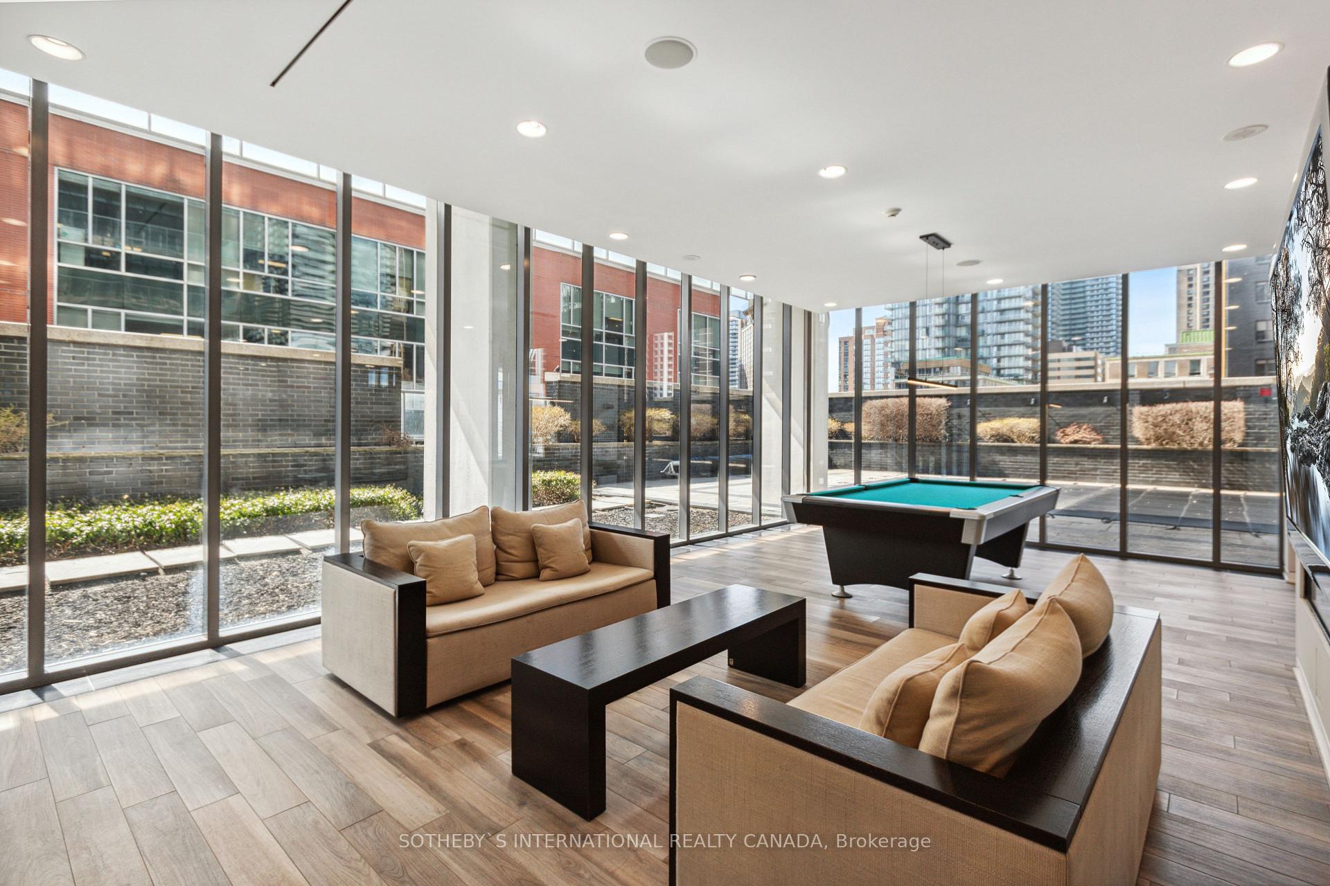 2 Bedrooms Condo at 33 Charles,  Toronto For sale