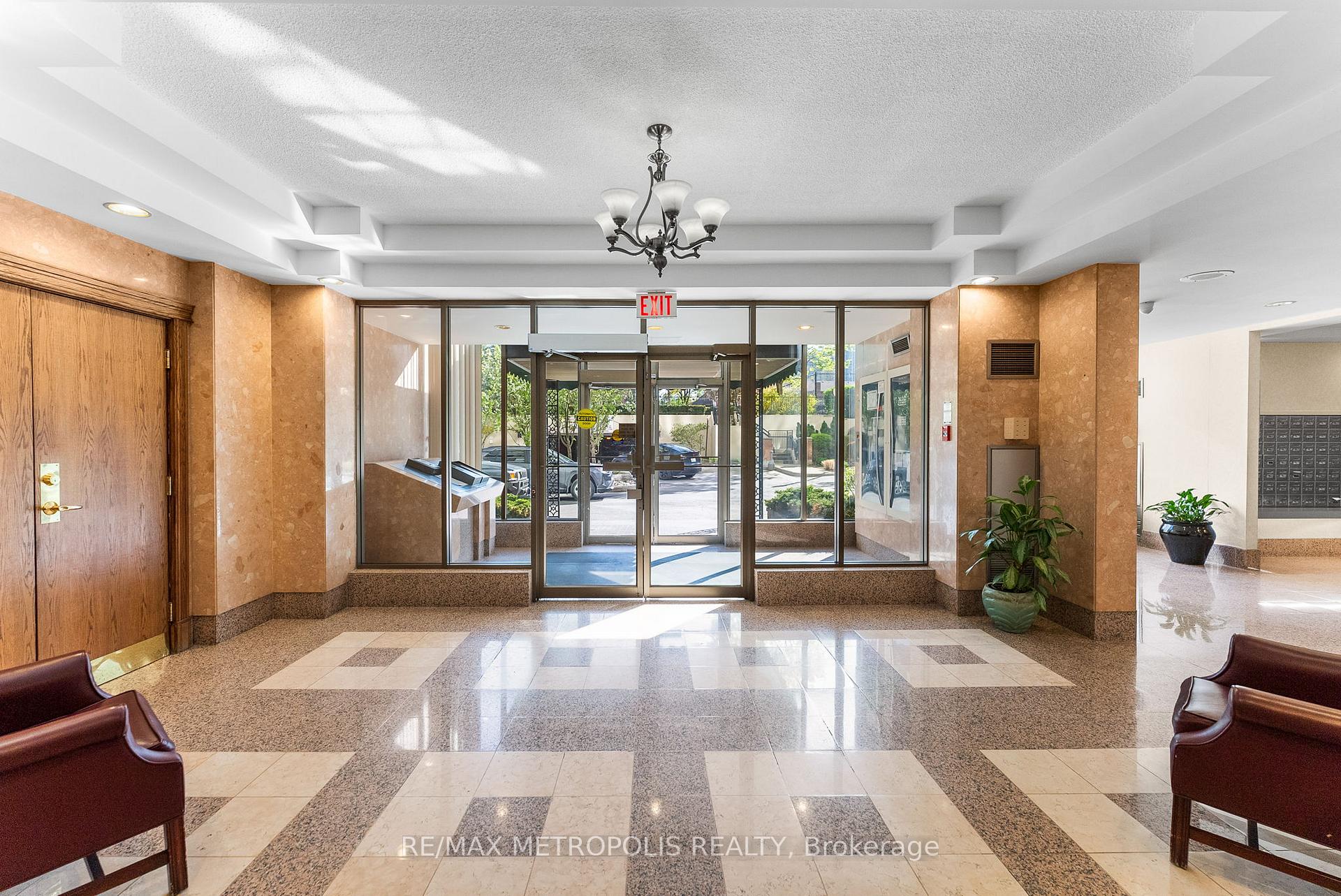 1 Bedroom Condo at 55 Elm, Mississauga For sale