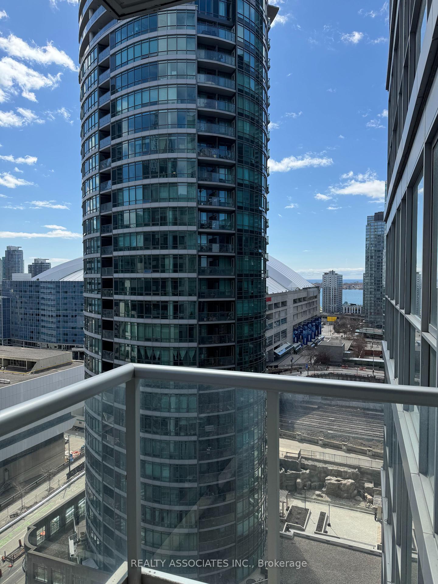 1 Bedroom Condo at 352 Front, Toronto For sale