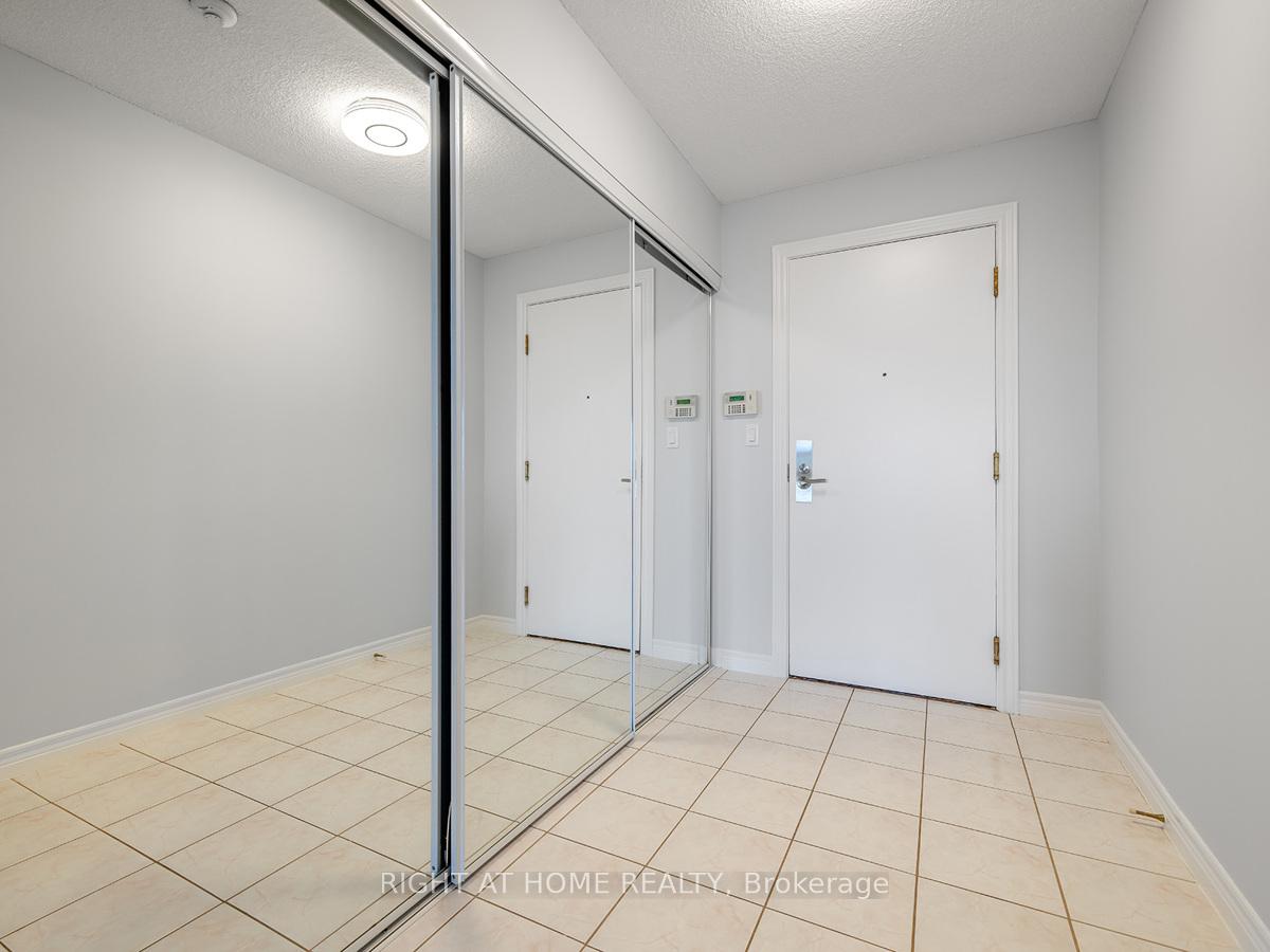 3 Bedrooms Condo at 88 Grandview,  Toronto For sale