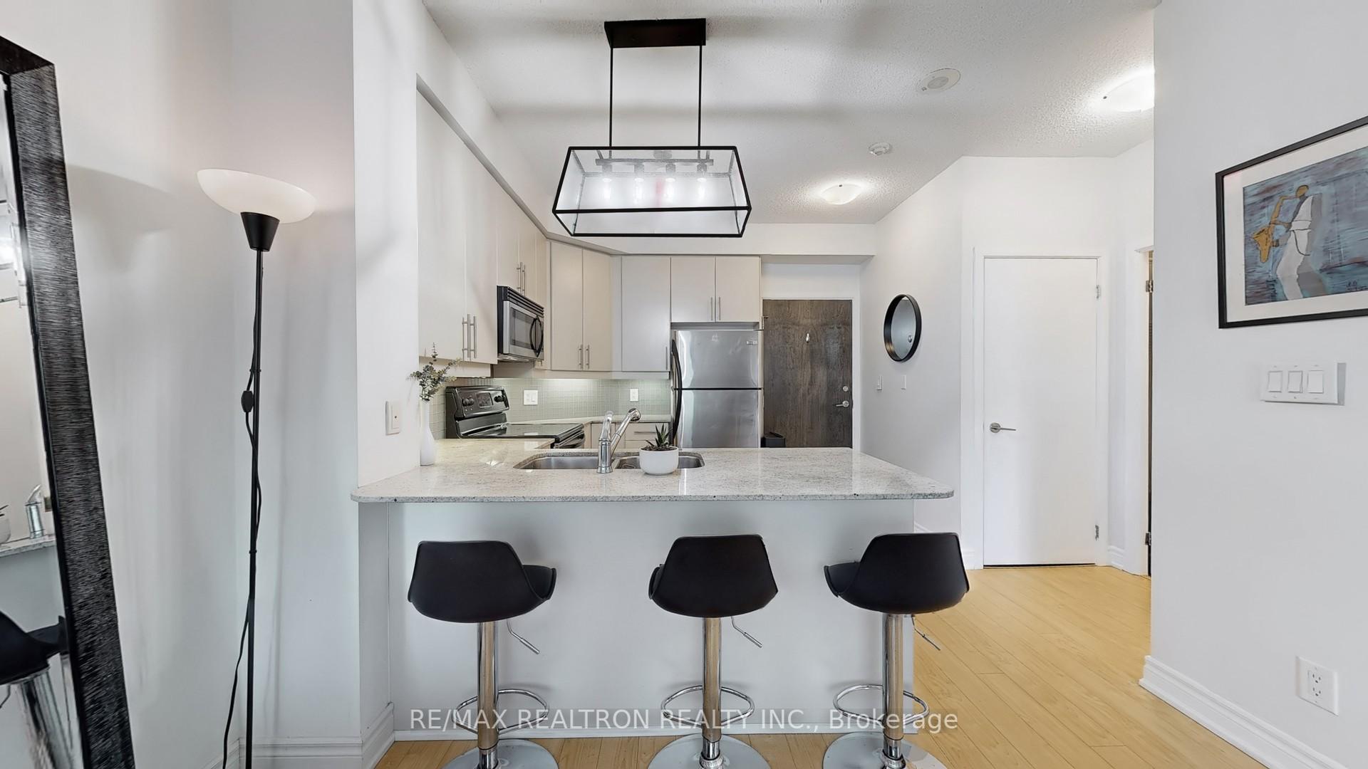 1 Bedroom Condo at 18 Harbour, Toronto For sale
