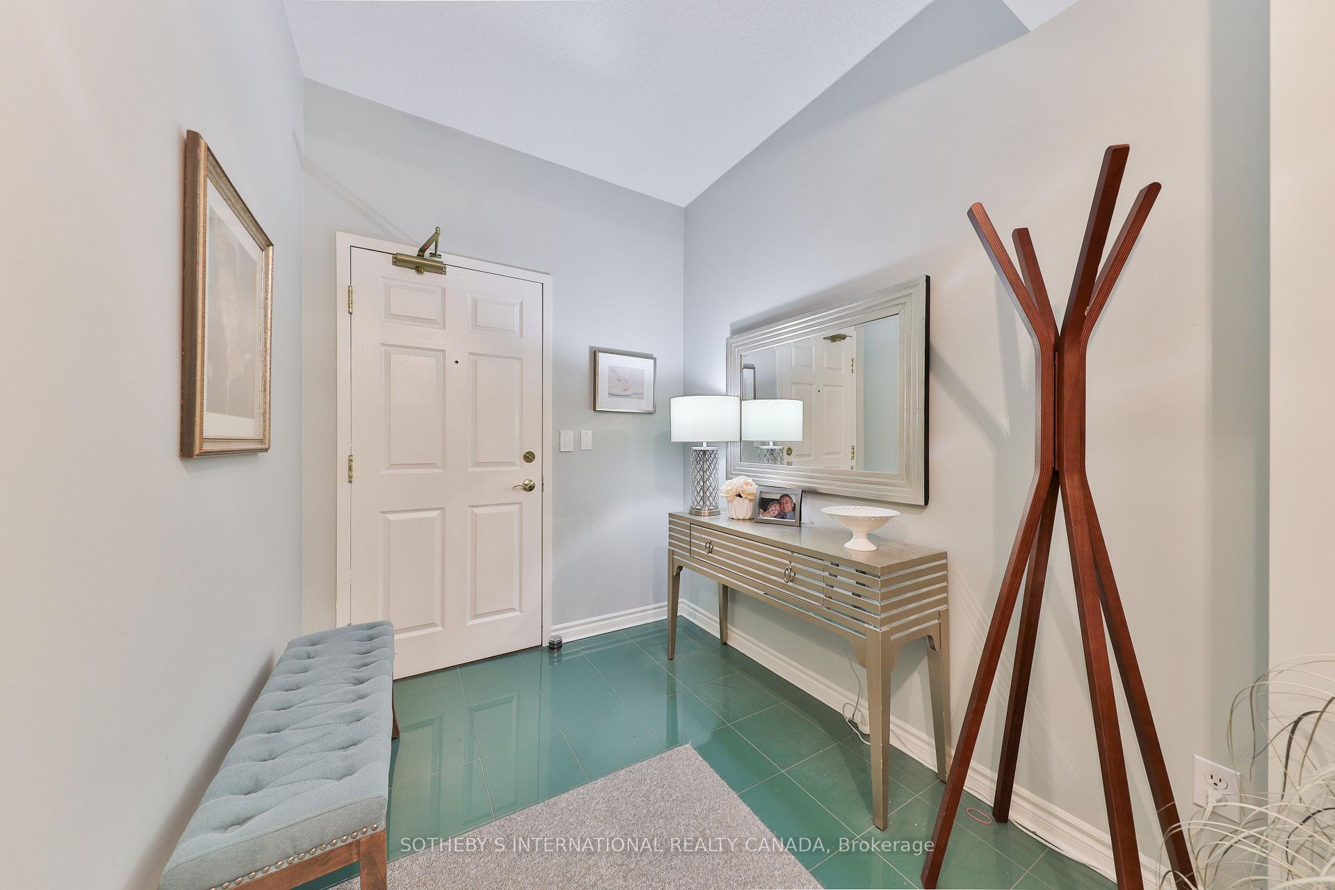 2 Bedrooms Condo at 5194 Lakeshore, Burlington For sale