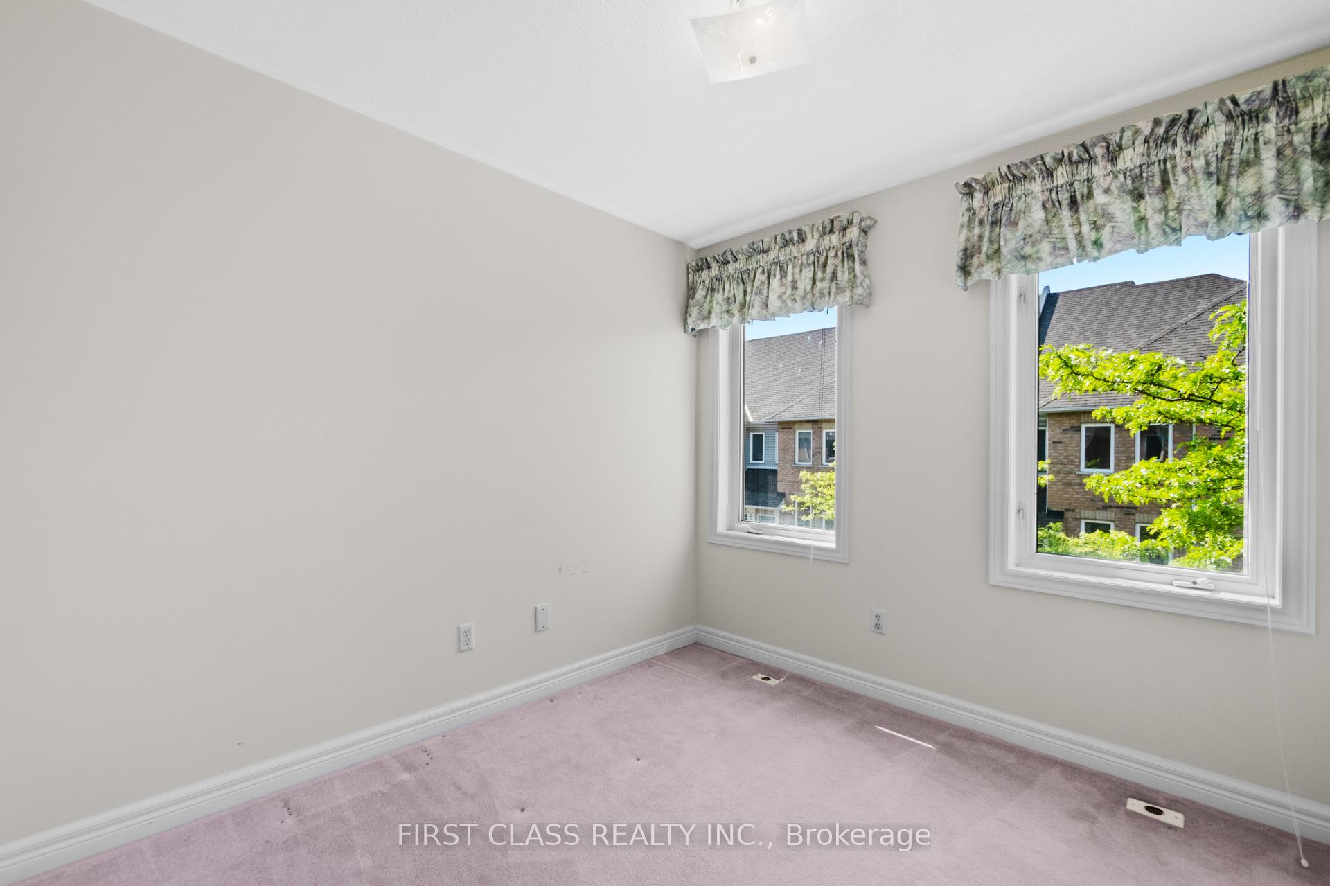 4 Bedrooms Condo at 10A Leaside Park, Toronto For sale