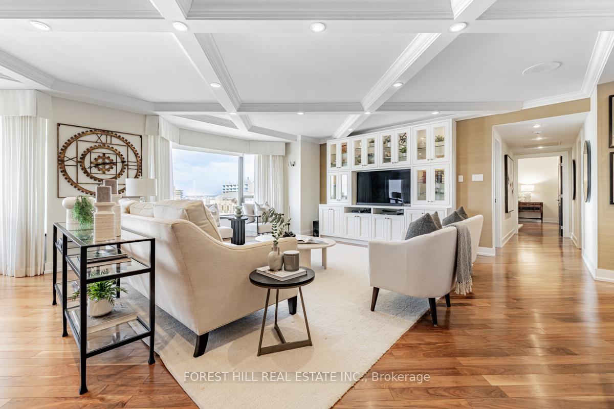 2 Bedrooms Condo at 175 Cumberland, Toronto For sale