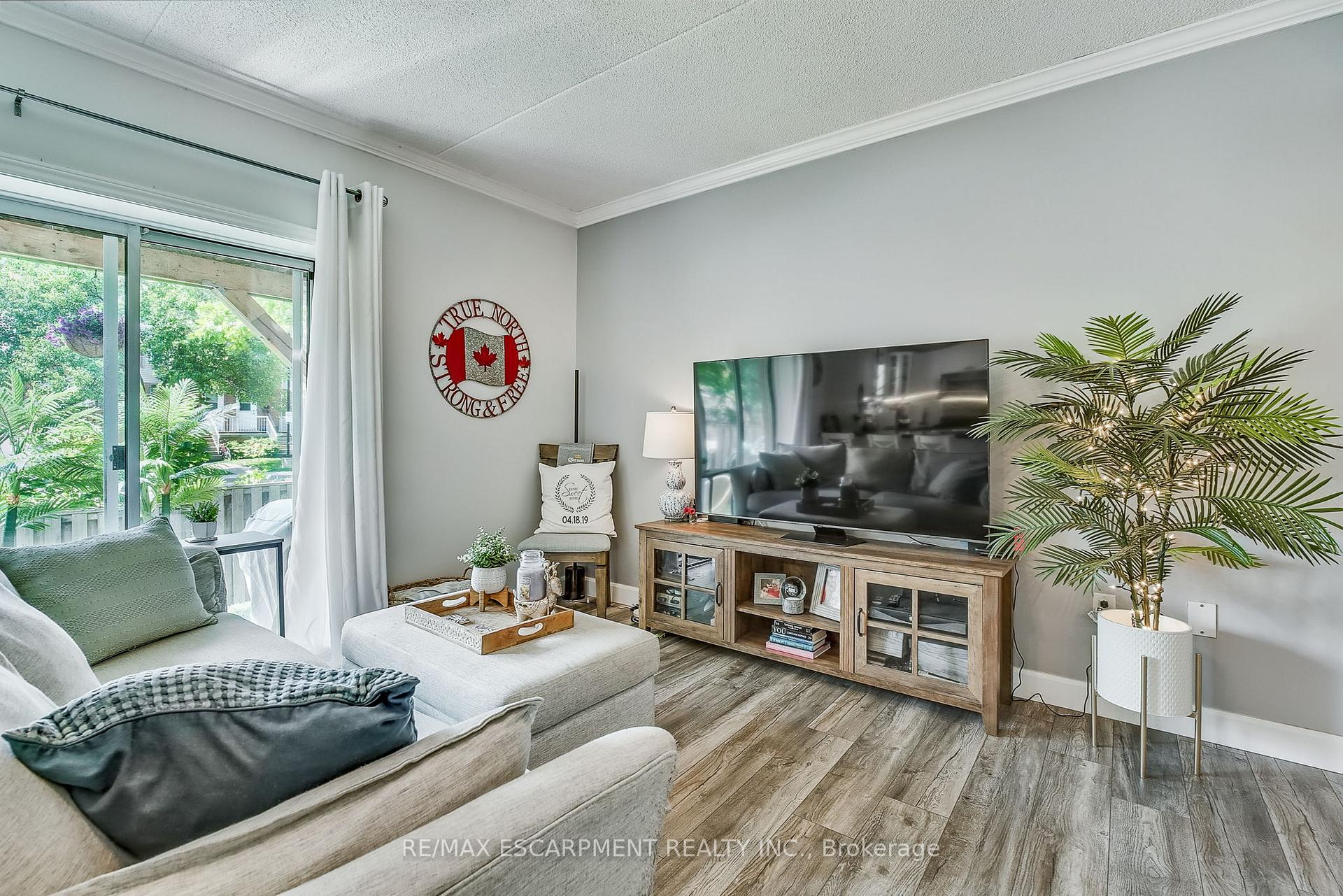 2 Bedrooms Condo at 4045 UPPER MIDDLE, Burlington For sale