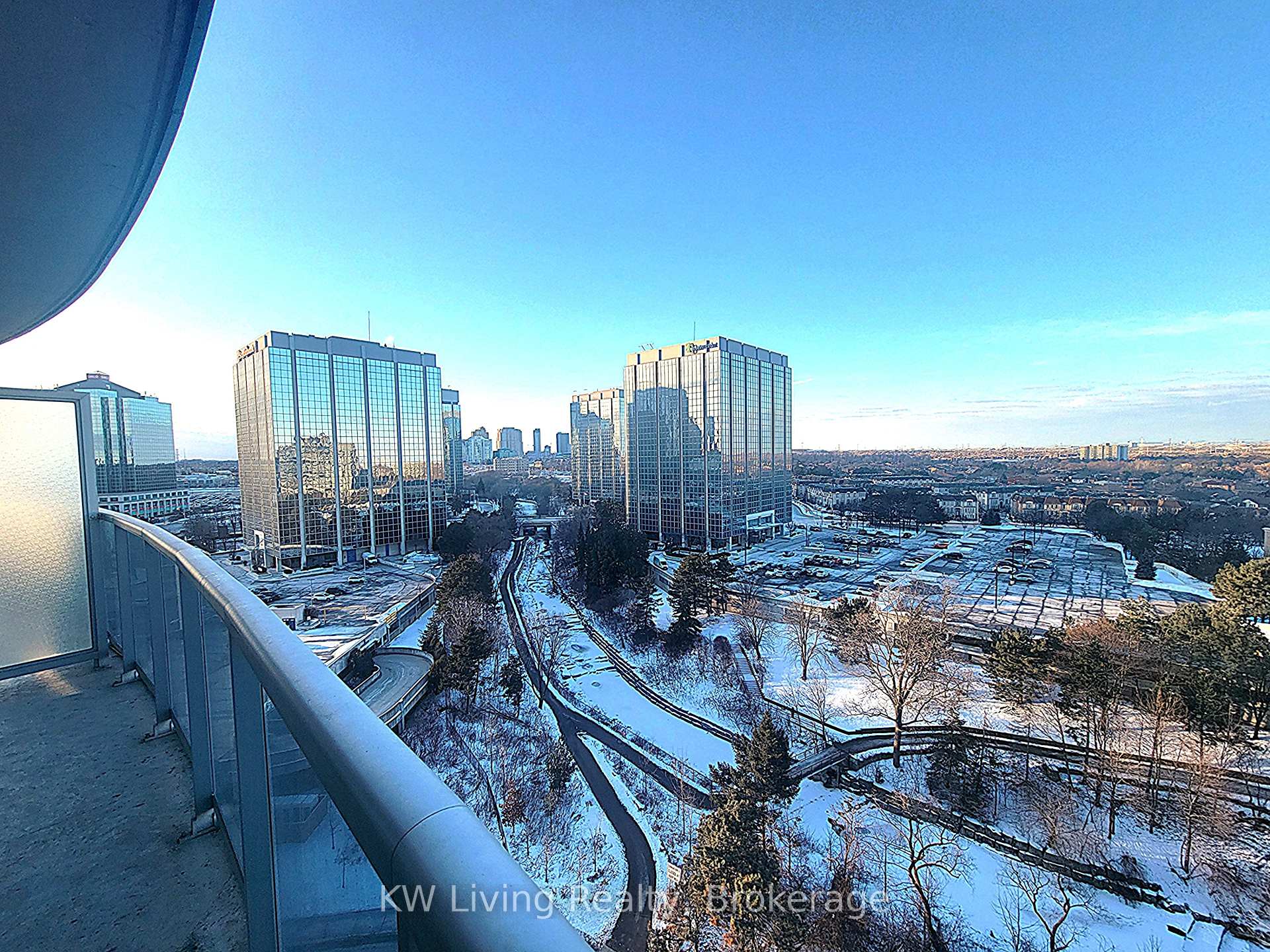 2 Bedrooms Condo at 80 Absolute,  Mississauga For sale