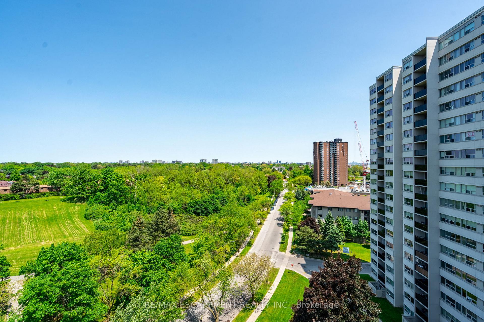 2 Bedrooms Condo at 530 Lolita, Mississauga For sale