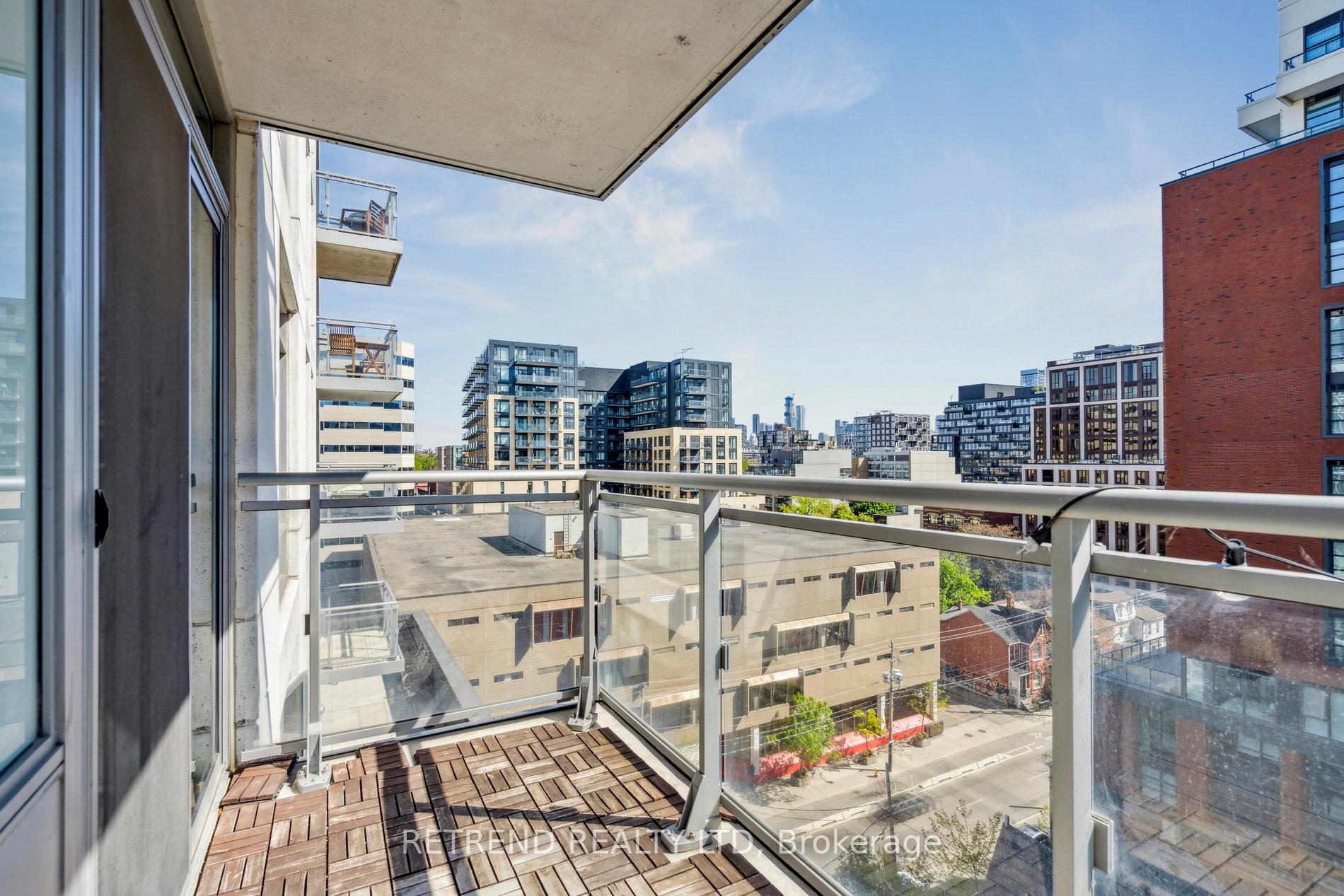 3 Bedrooms Condo at 525 Adelaide, Toronto For sale