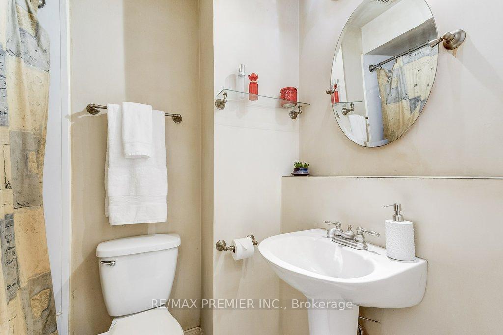 4 Bedrooms Condo at 2670 Battleford, Mississauga For sale