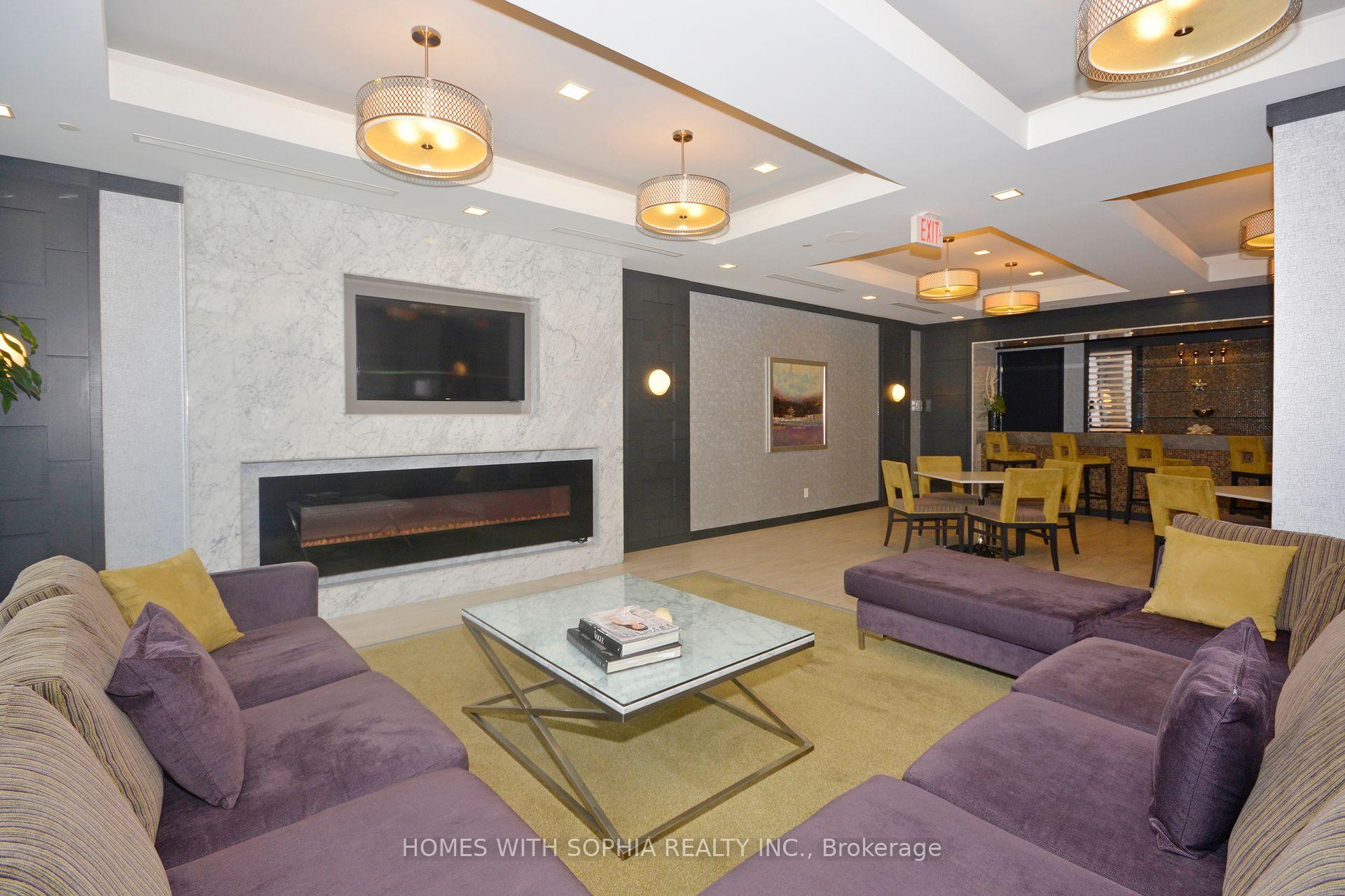 2 Bedrooms Condo at 18 Graydon Hall, Toronto For sale