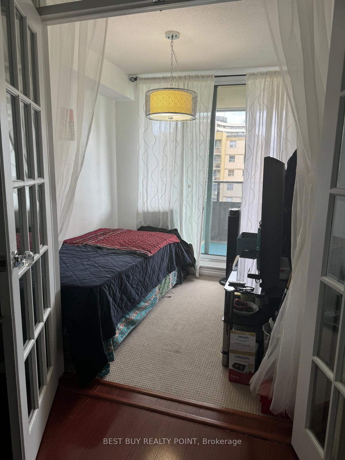 3 Bedrooms Condo at 15 La Rose, Toronto For sale