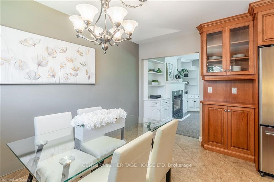 16 Nicklin Crescent, Guelph, ON N1H 5E9