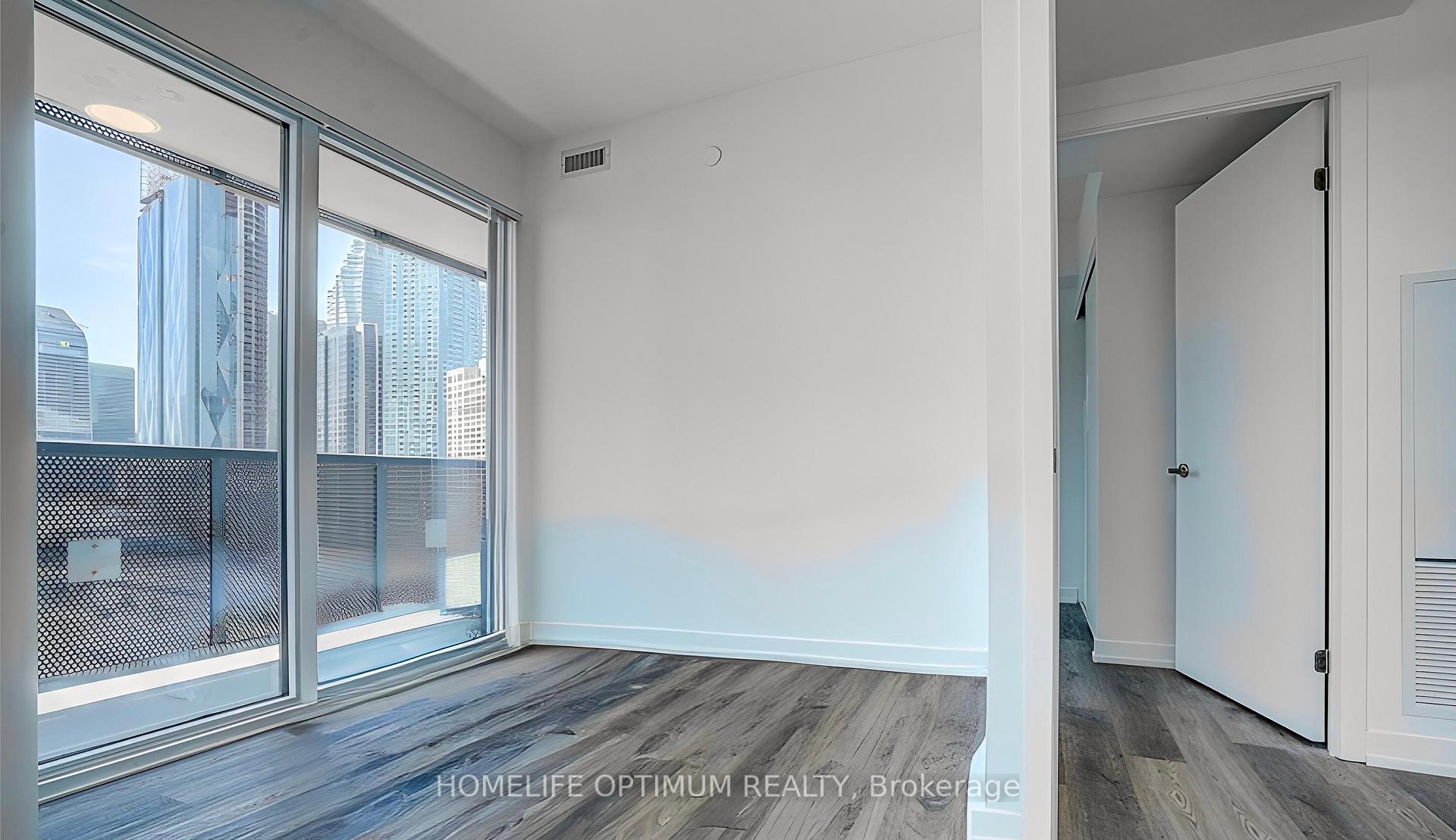 3 Bedrooms Condo at 55 Cooper, Toronto For sale
