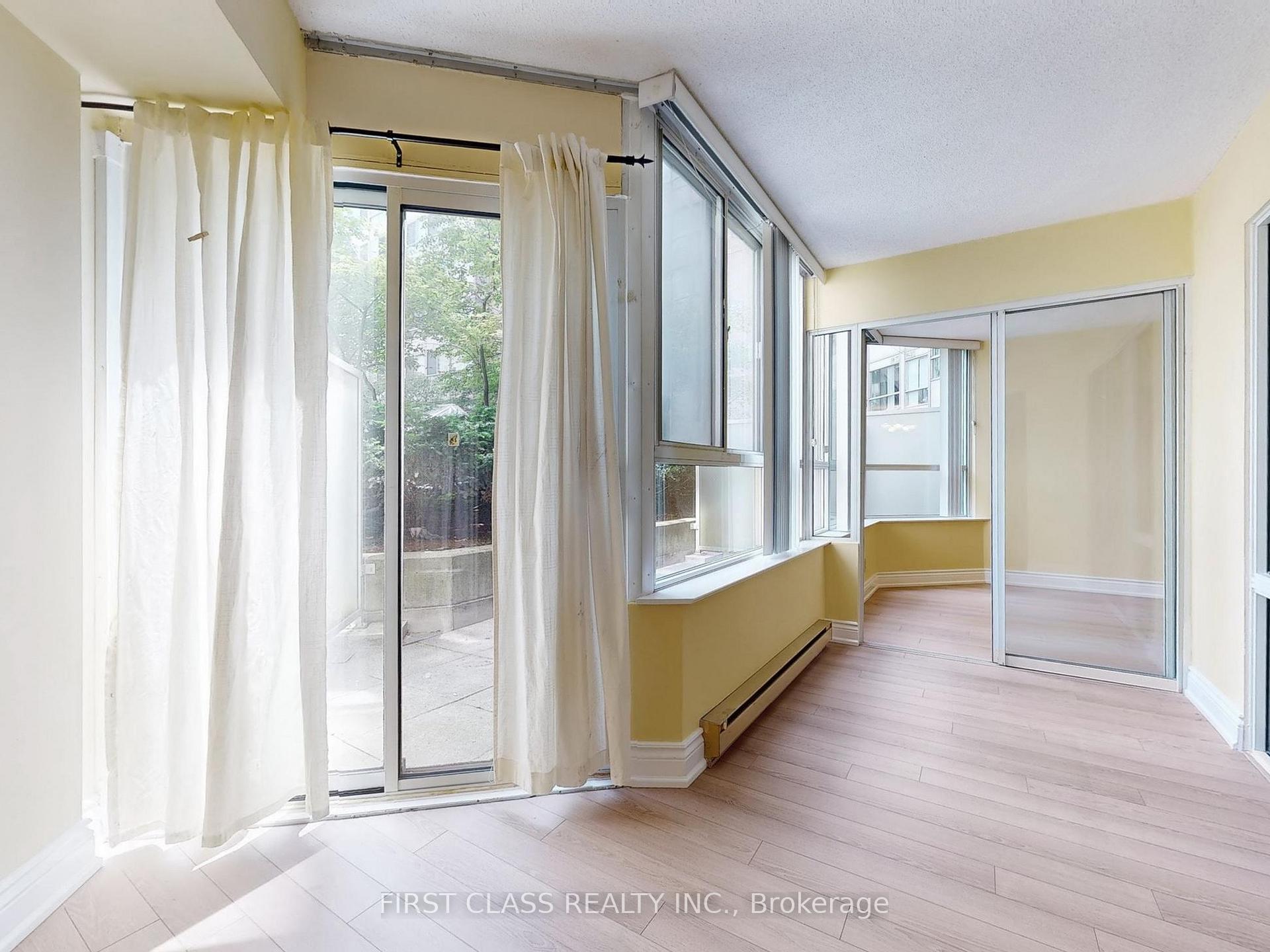 3 Bedrooms Condo at 717 Bay, Toronto For sale