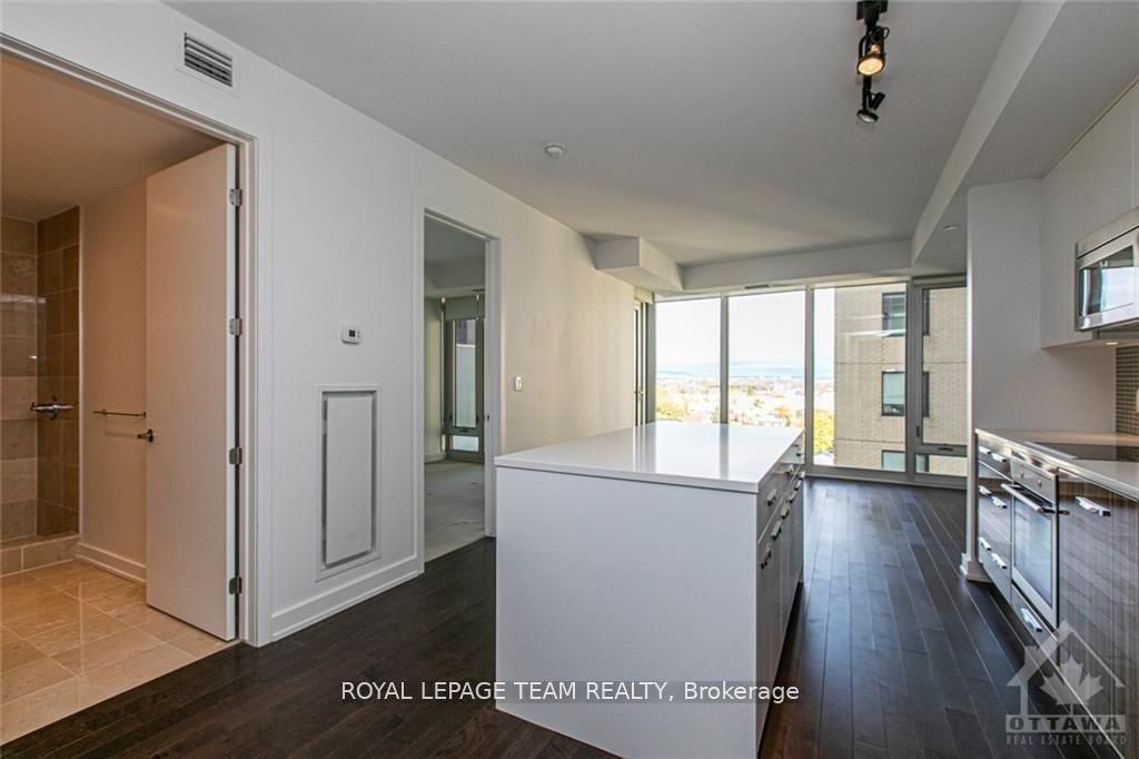 111 Champagne Avenue S, #906