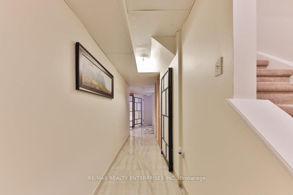 3 Bedrooms Condo at 455 Apache, Mississauga For sale