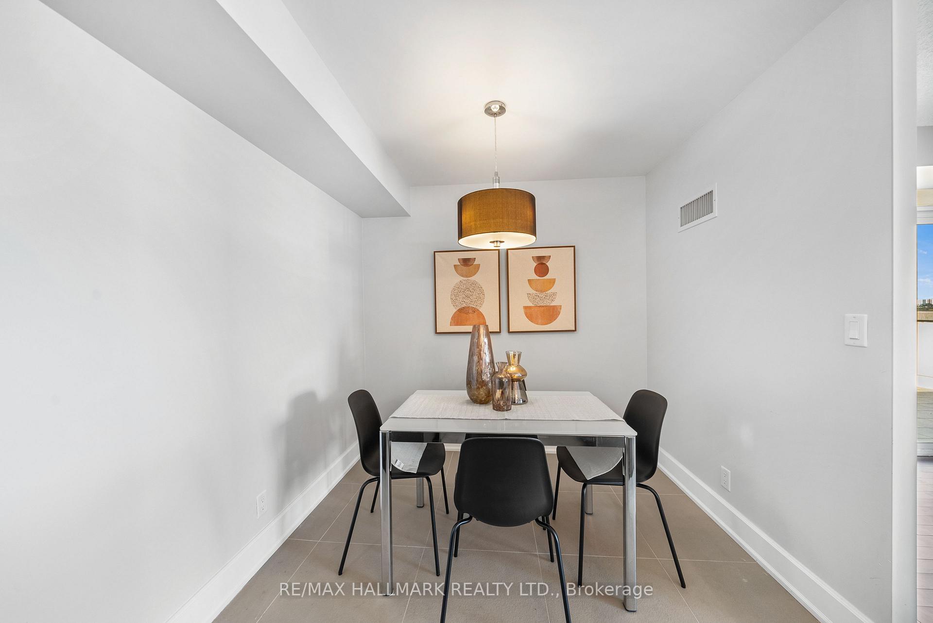 2 Bedrooms Condo at 676 Sheppard, Toronto For sale