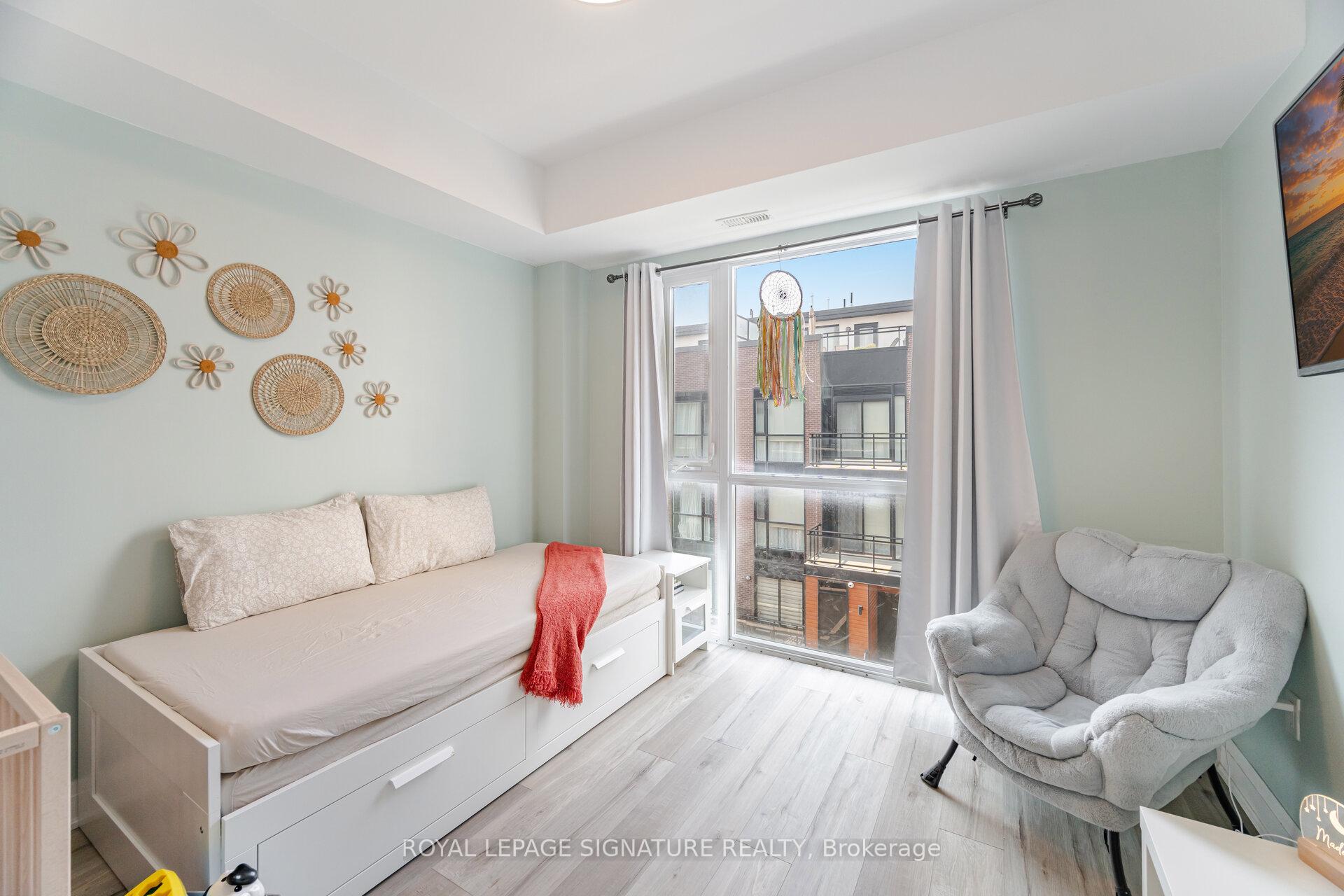 2 Bedrooms Condo at 5289 Highway 7, Vaughan For sale