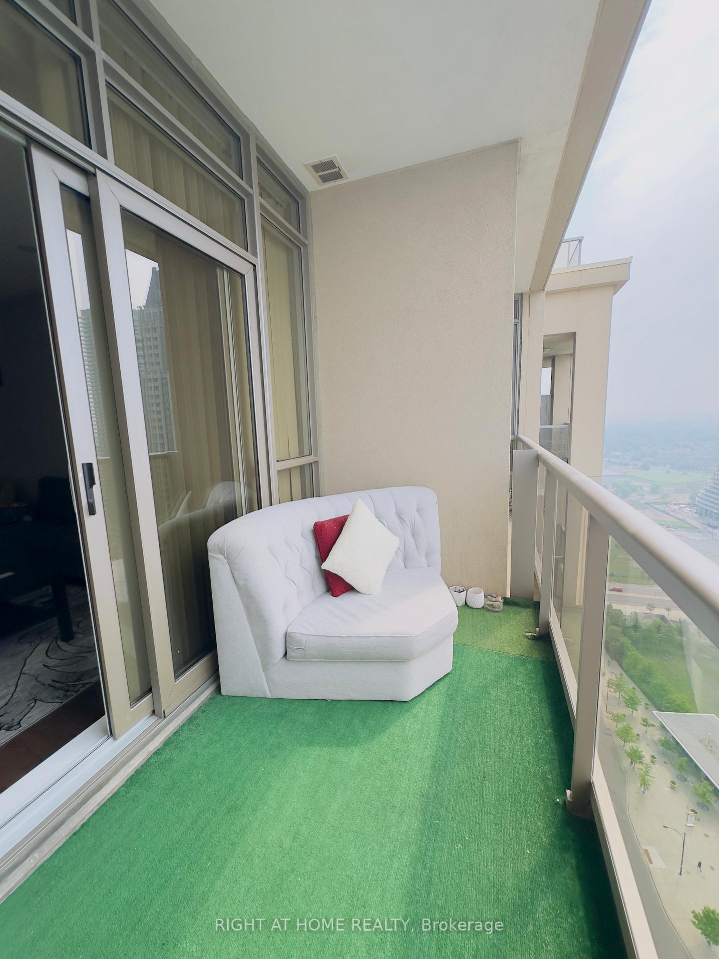 2 Bedrooms Condo at 4090 Living Arts, Mississauga For sale