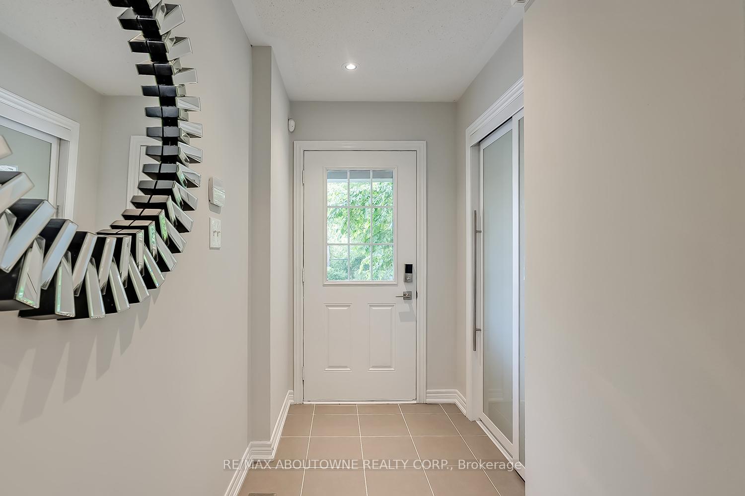 3 Bedrooms Condo at 233 Duskywing, Oakville For sale