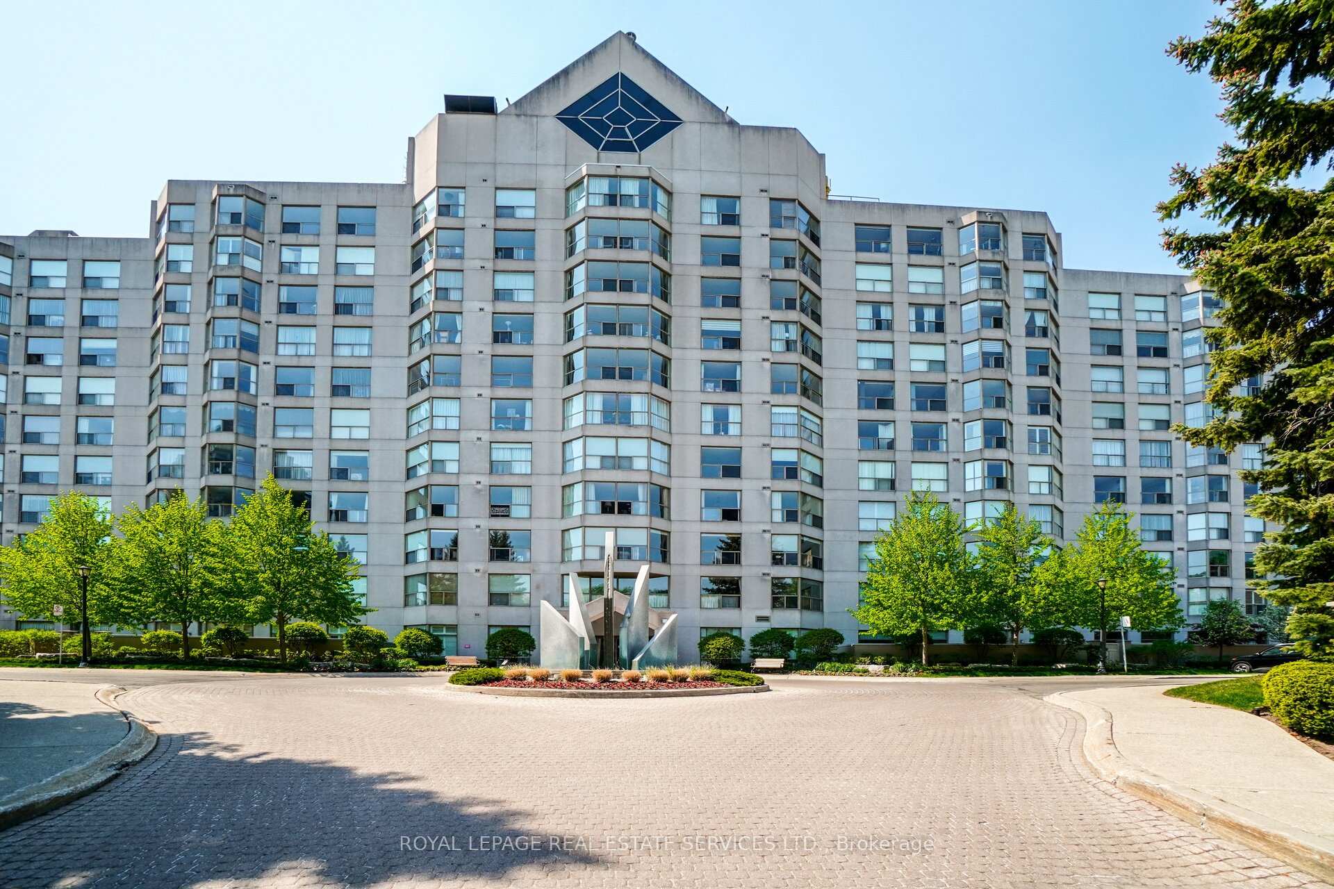 2 Bedrooms Condo at 1700 The Collegeway, Mississauga For sale
