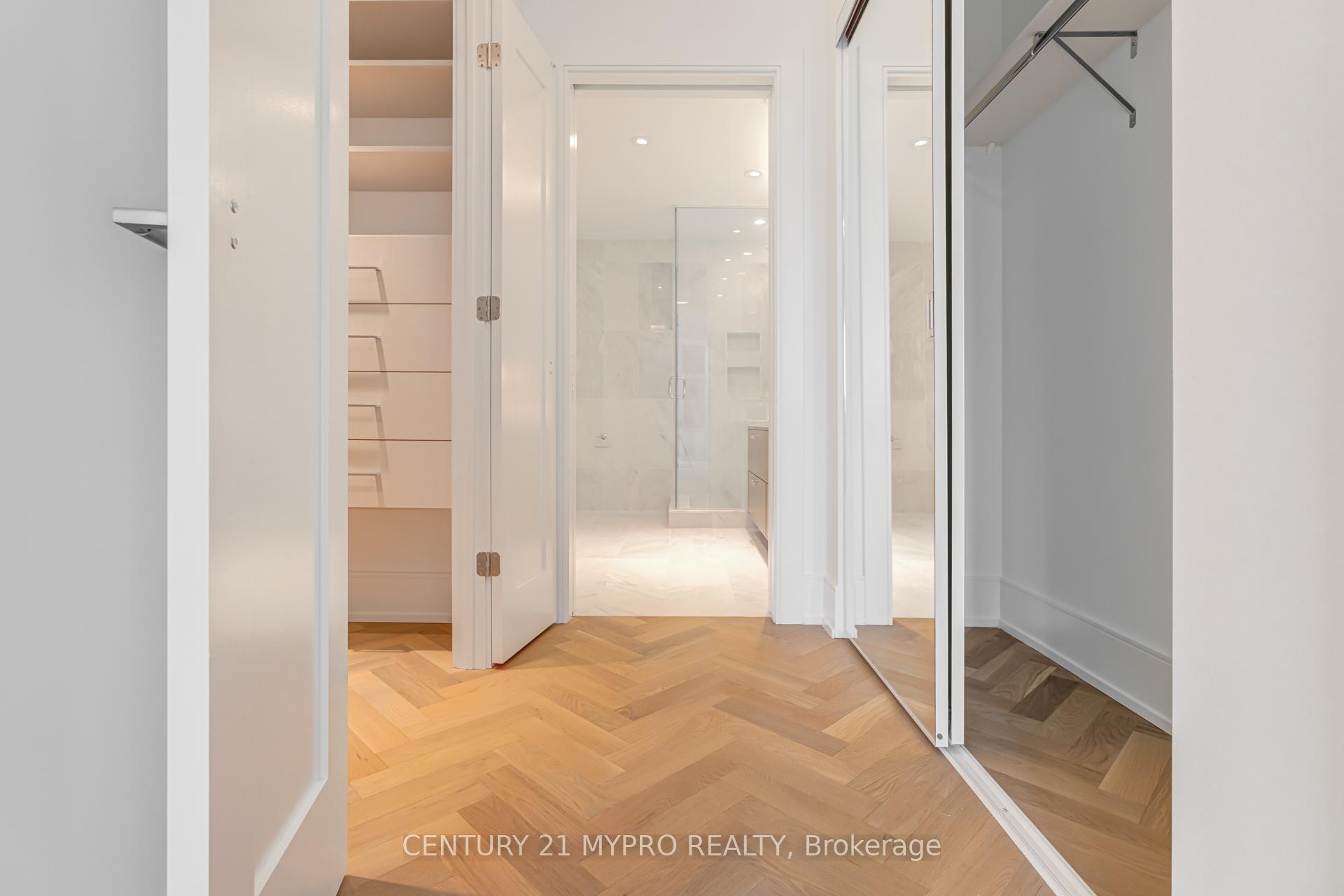 3 Bedrooms Condo at 455 Wellington,  Toronto For sale