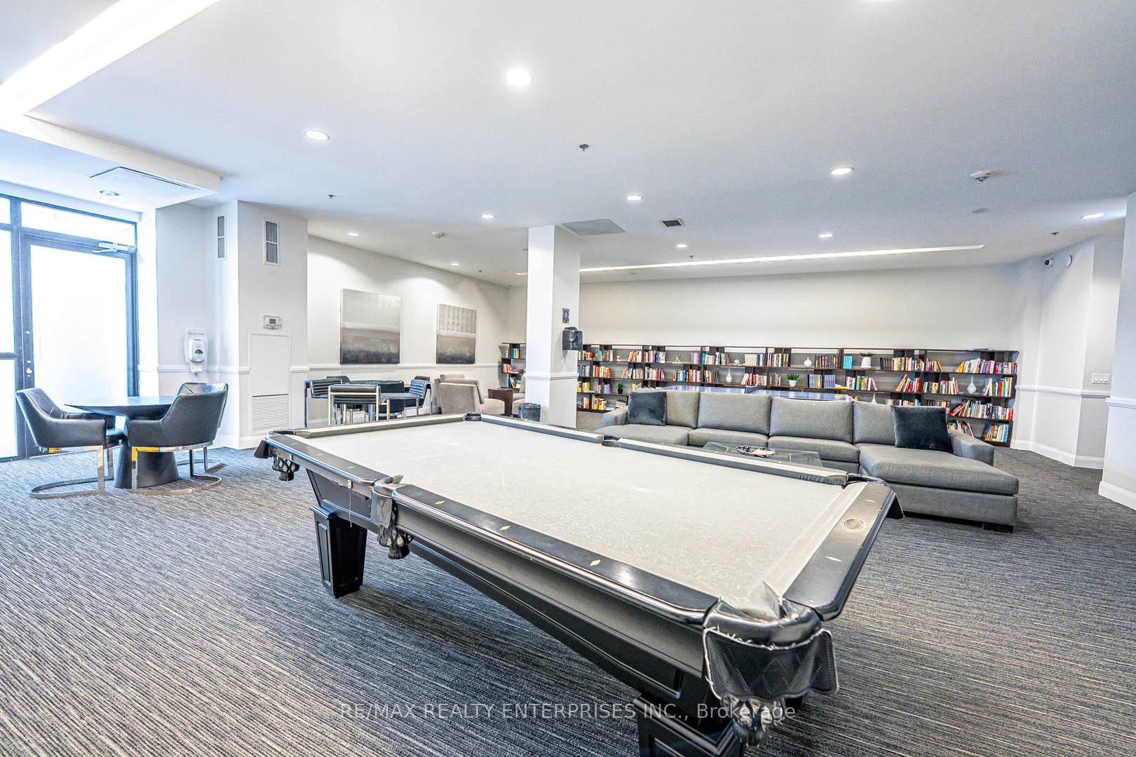 2 Bedrooms Condo at 2900 Highway 7, Vaughan For sale
