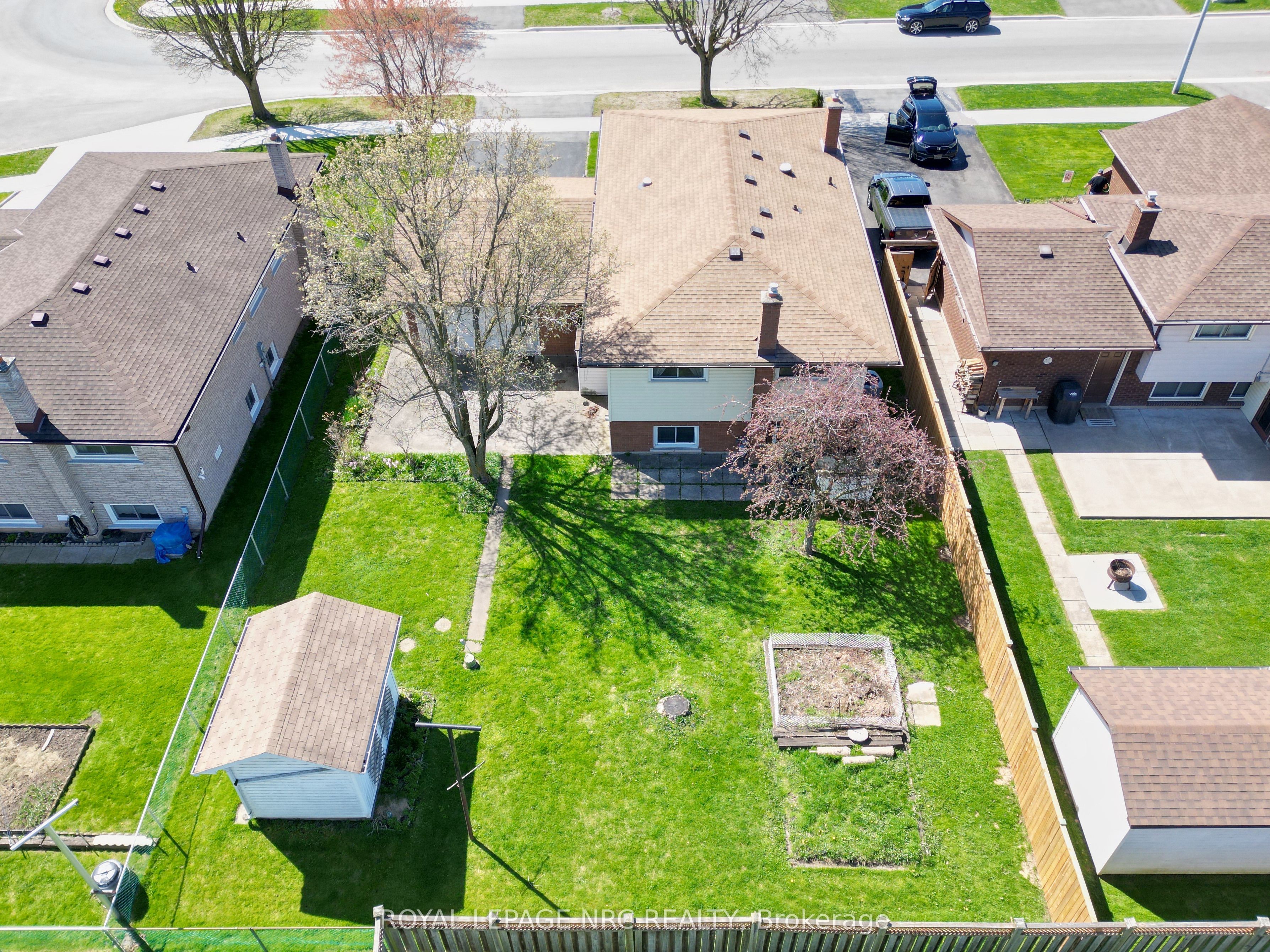 38 Maureen Avenue, Welland, ON L3C 4H6